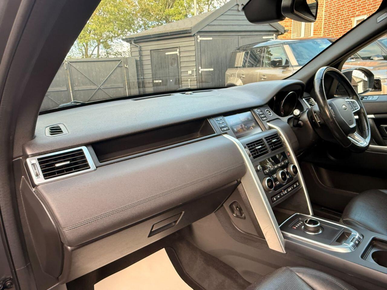 Land Rover Discovery Sport view 13