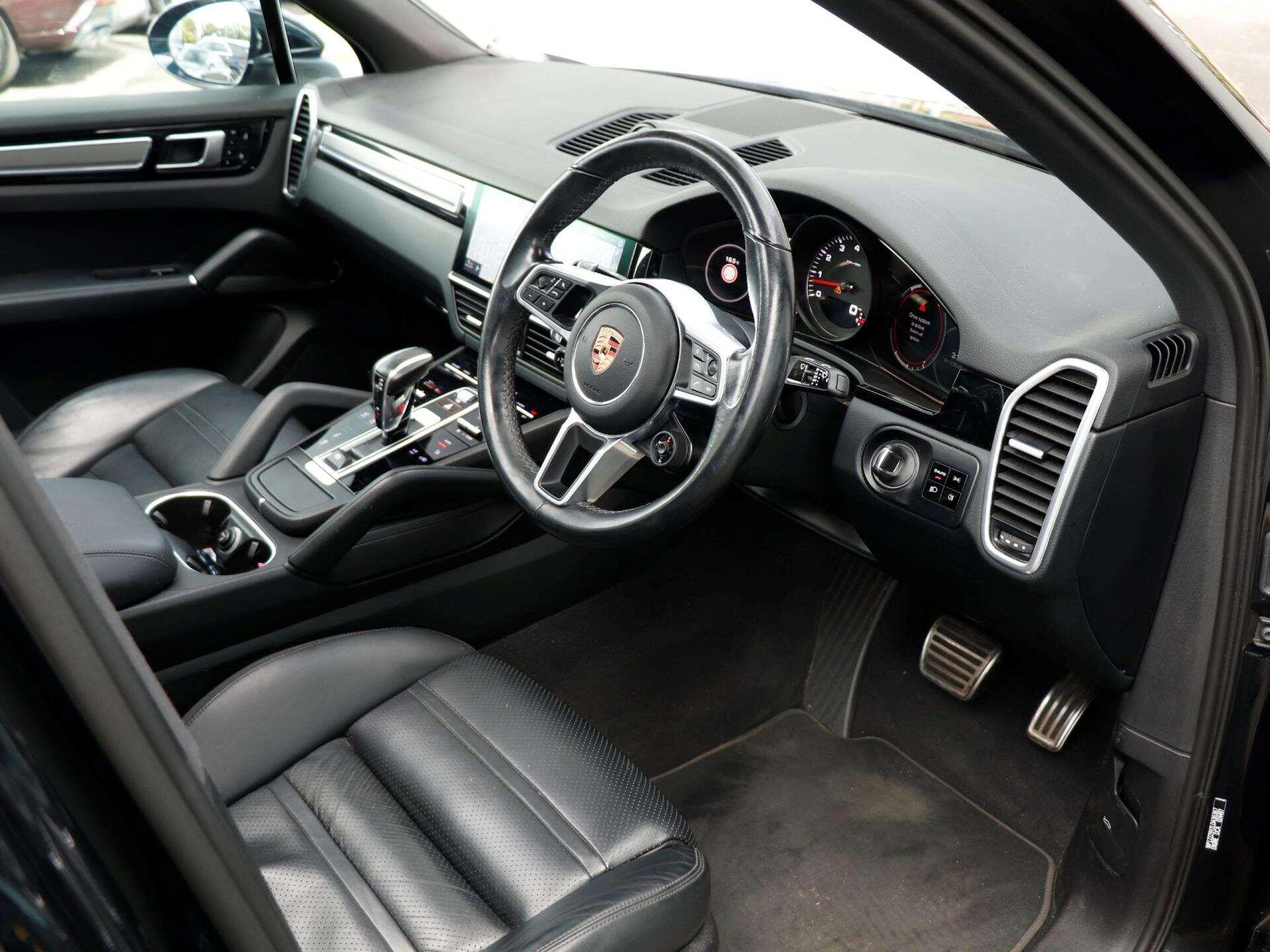 Porsche Cayenne view 10