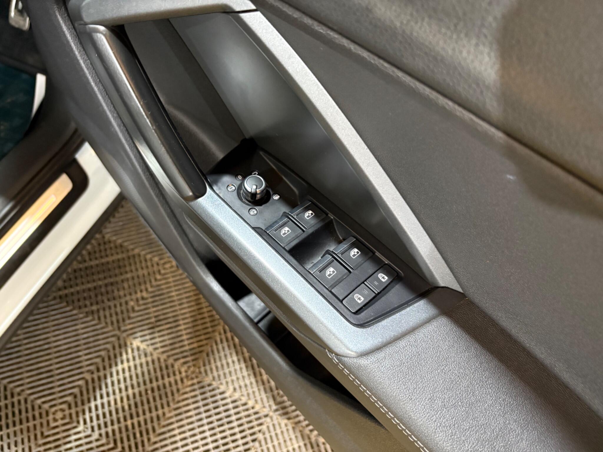 Audi Q3 view 72