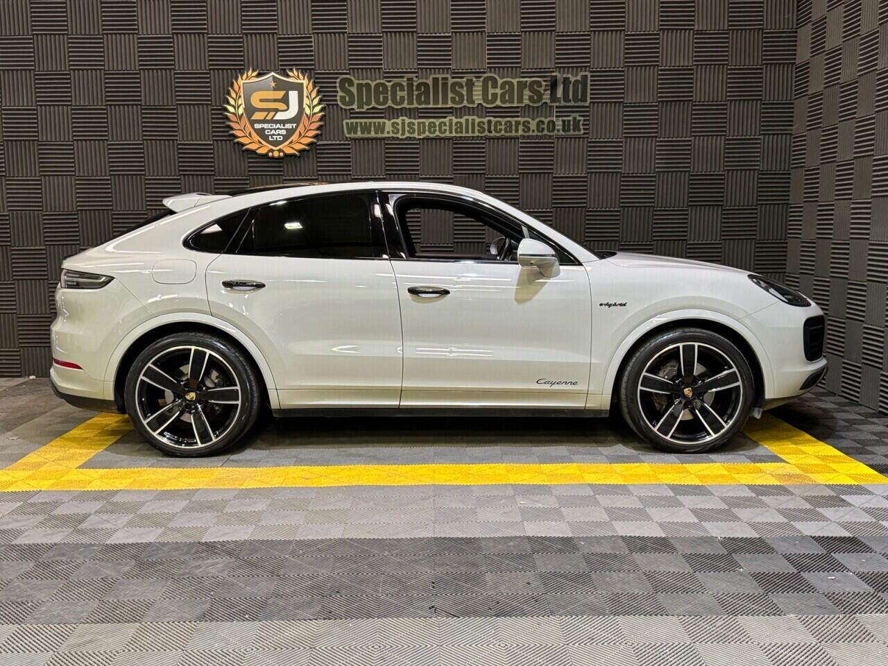 Porsche Cayenne view 33