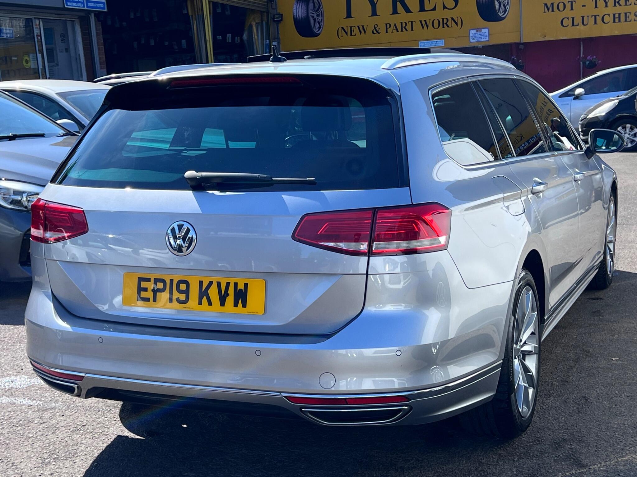 Volkswagen Passat view 9