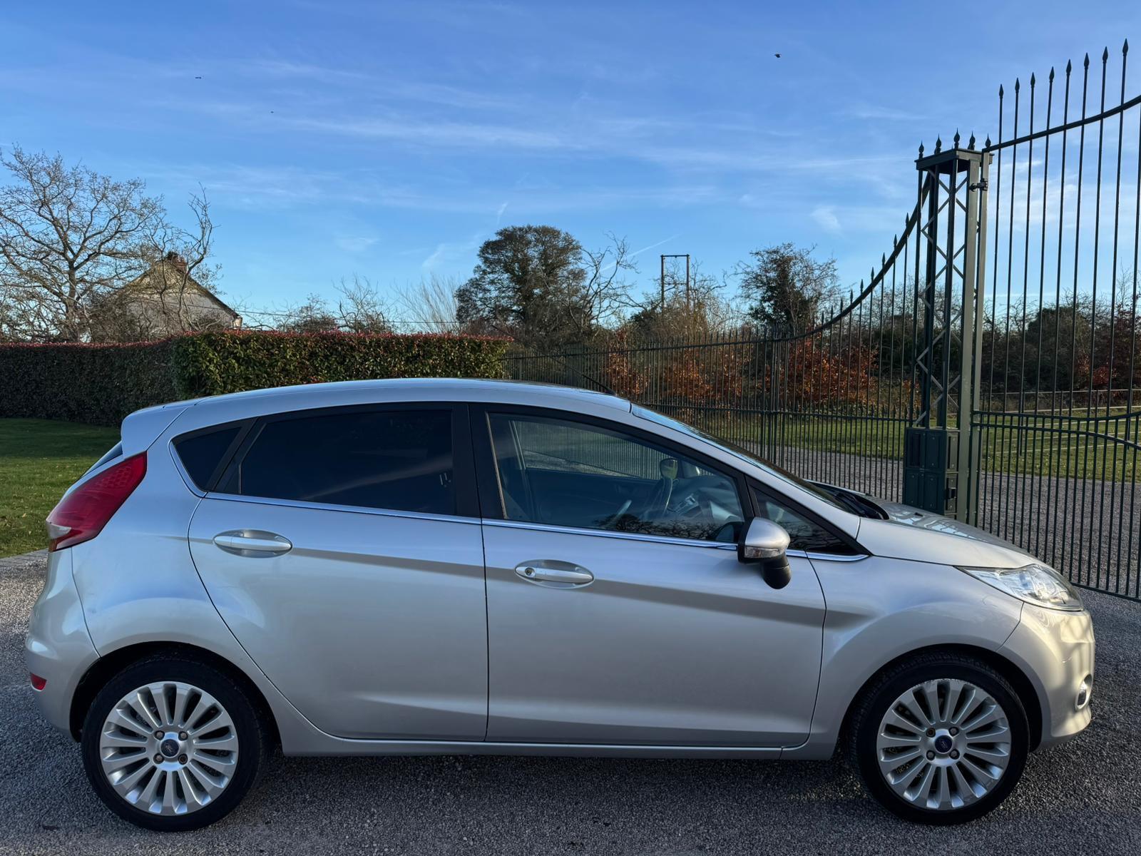 2009 Ford Fiesta image 7