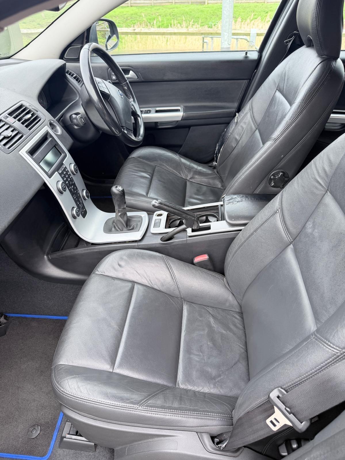 Volvo V50 view 3