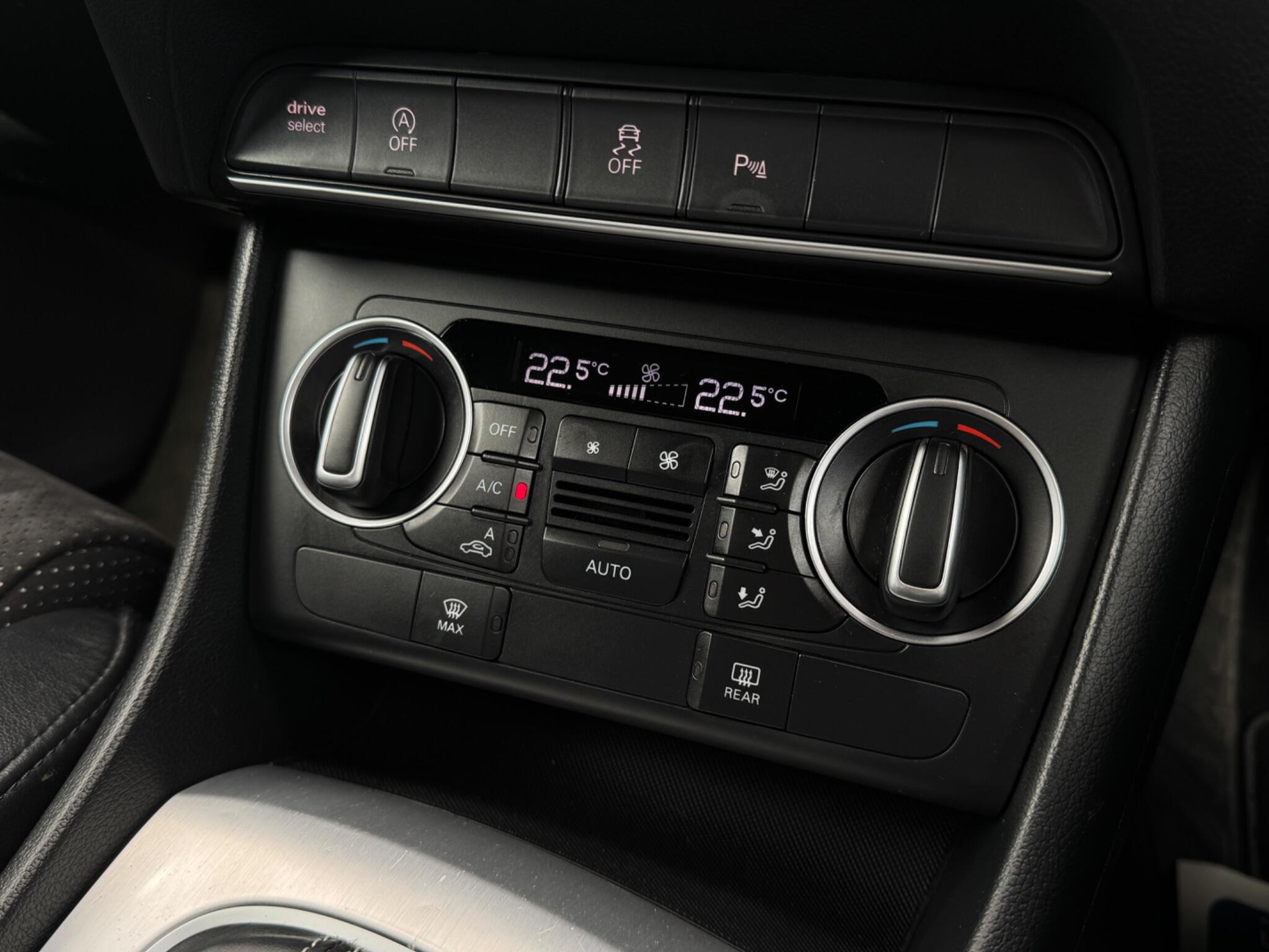 Audi Q3 view 32