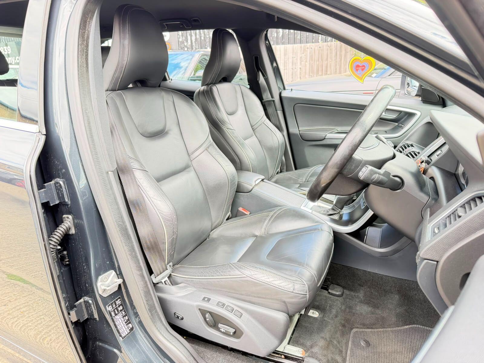 Volvo XC60 view 11