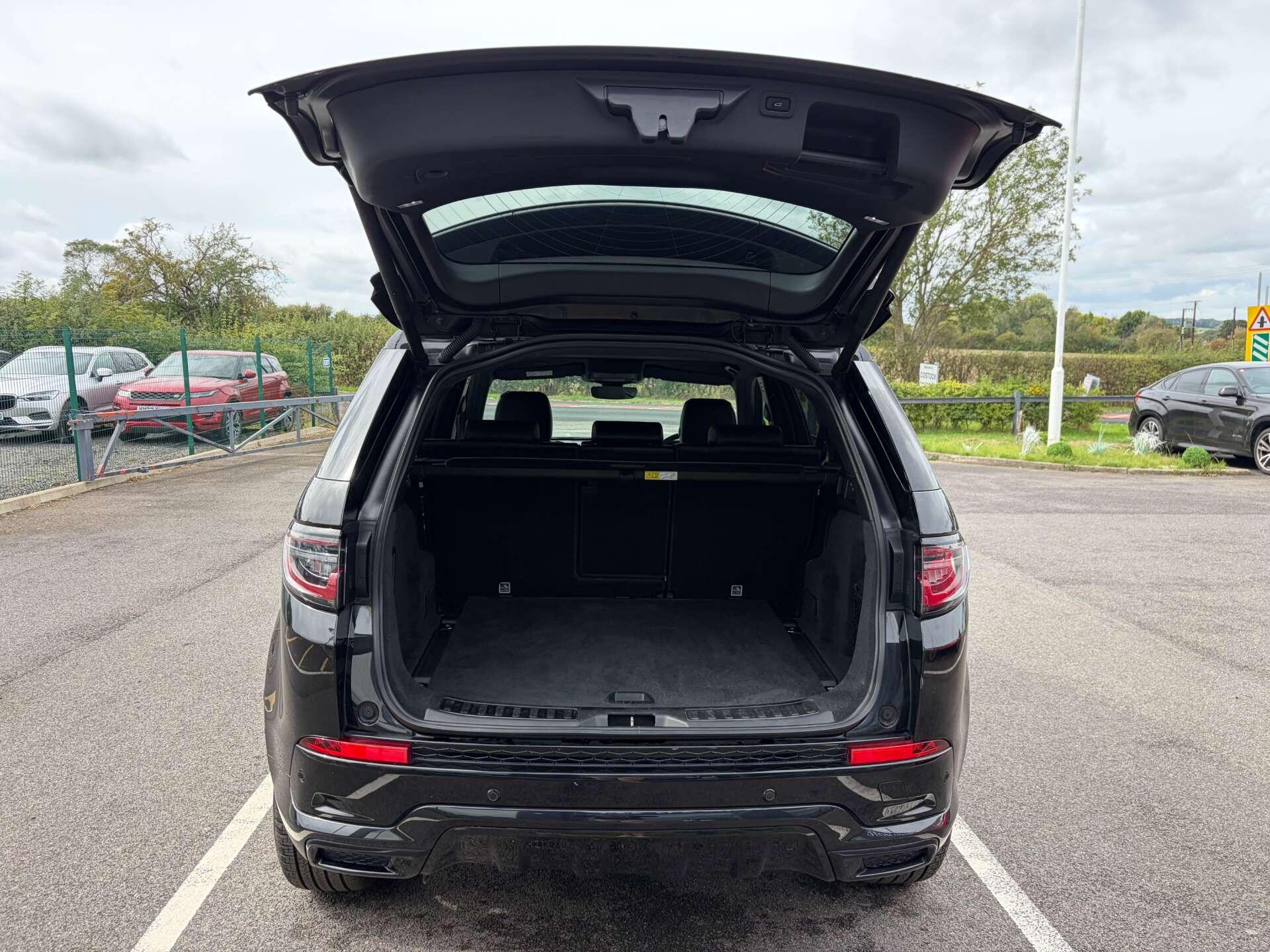 Land Rover Discovery Sport view 24