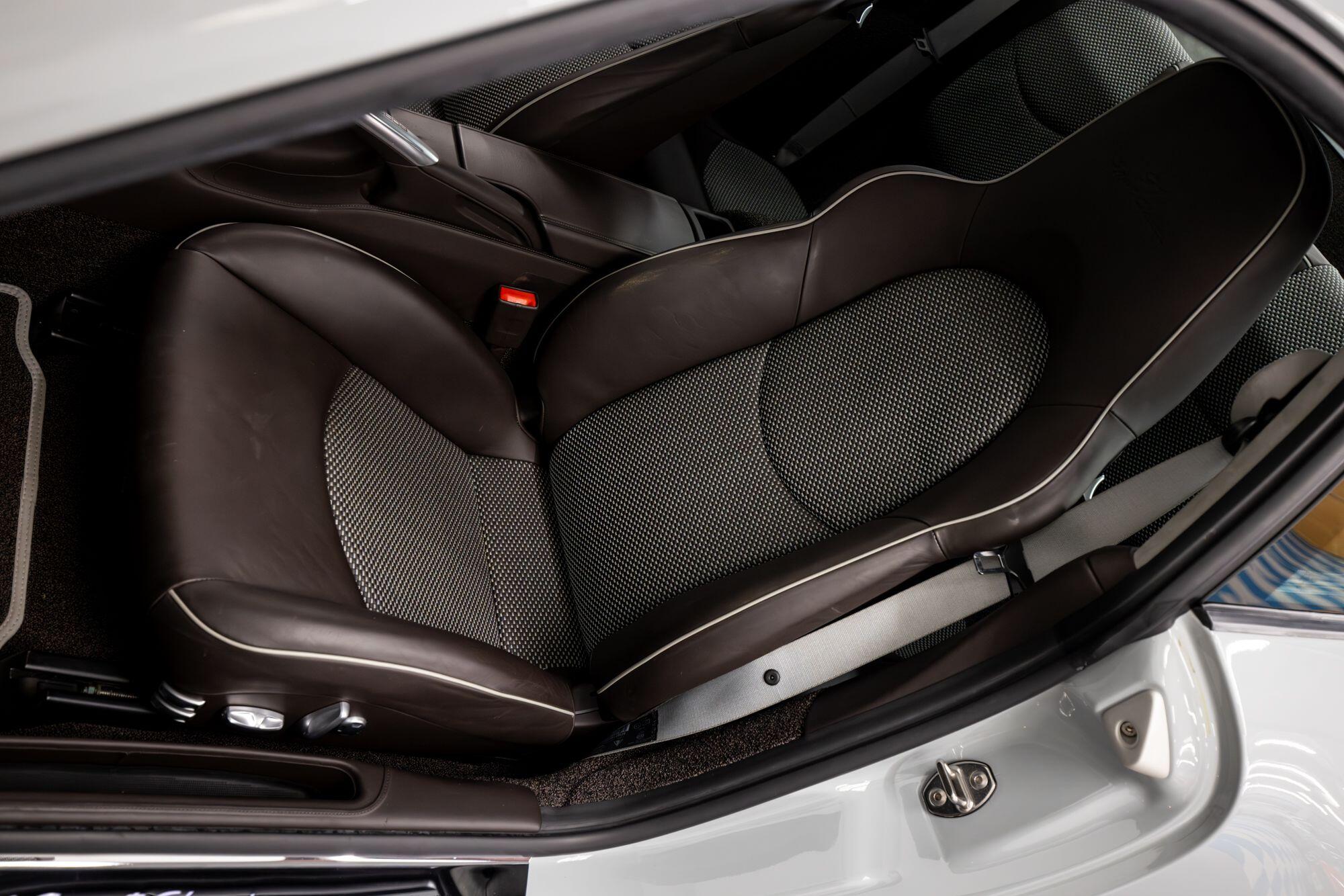 Porsche 911 view 37