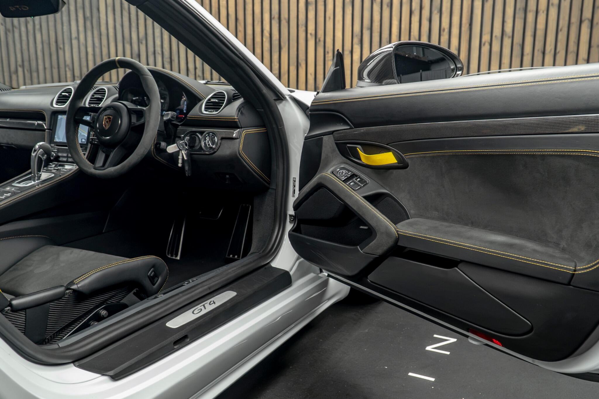 Porsche Cayman view 31