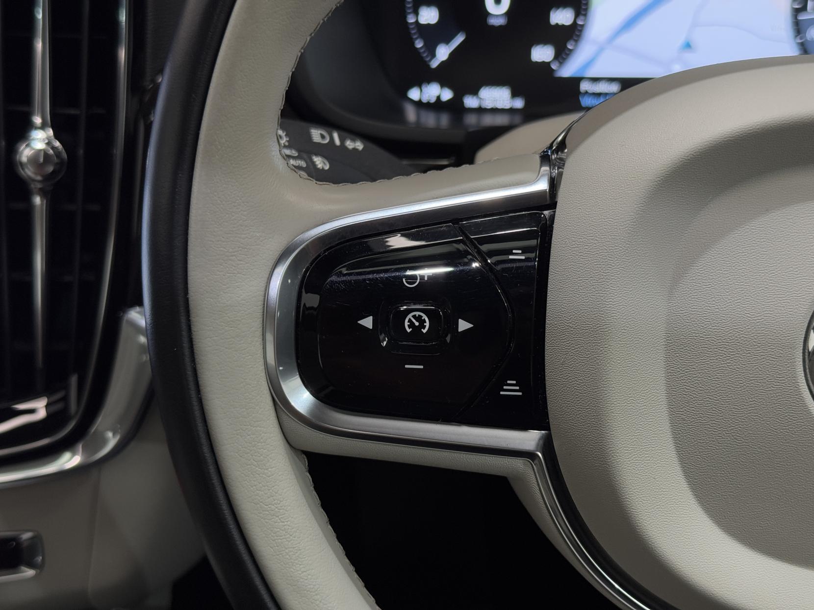 Volvo S90 view 37