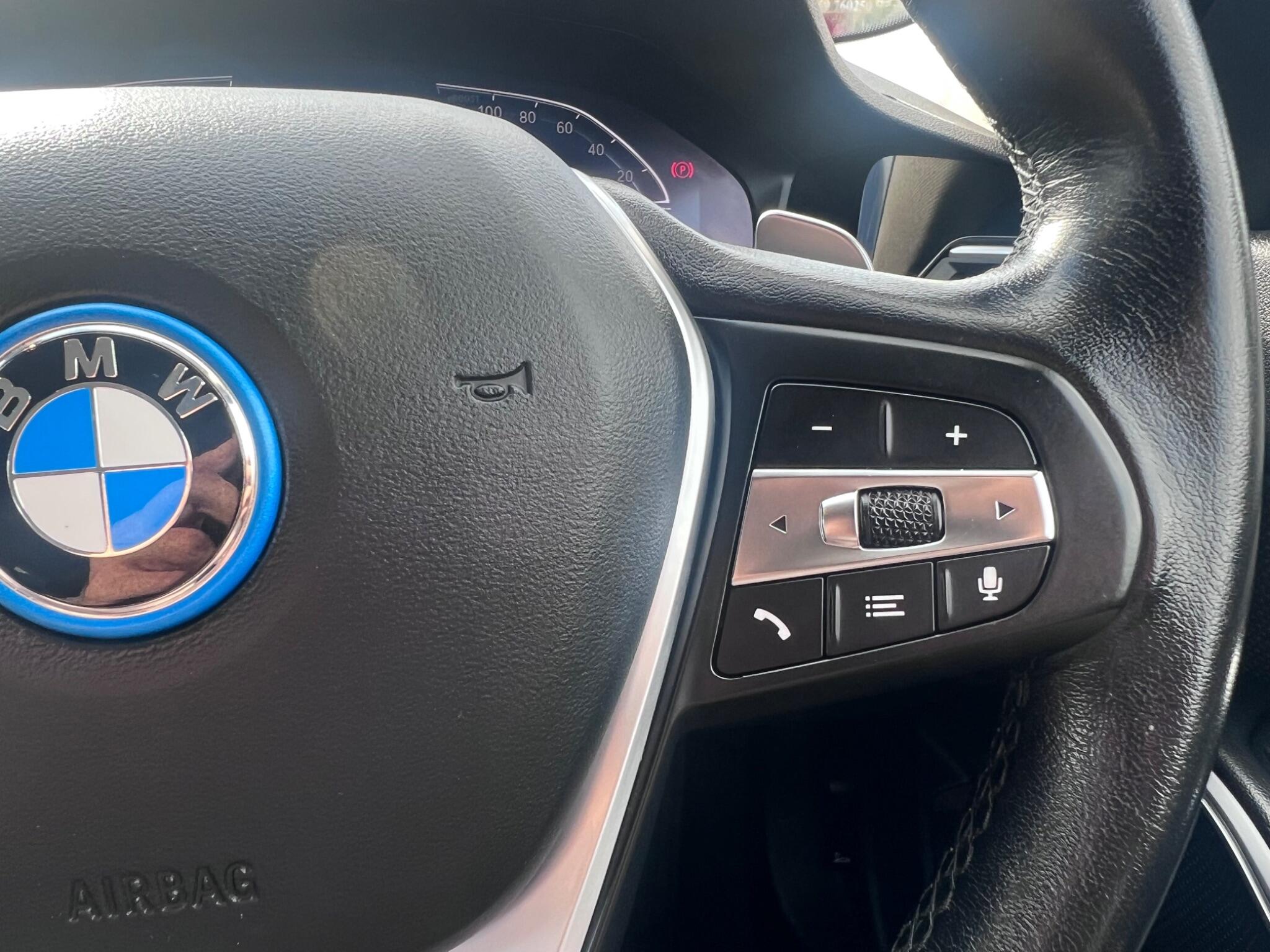 BMW 3 Series view 22
