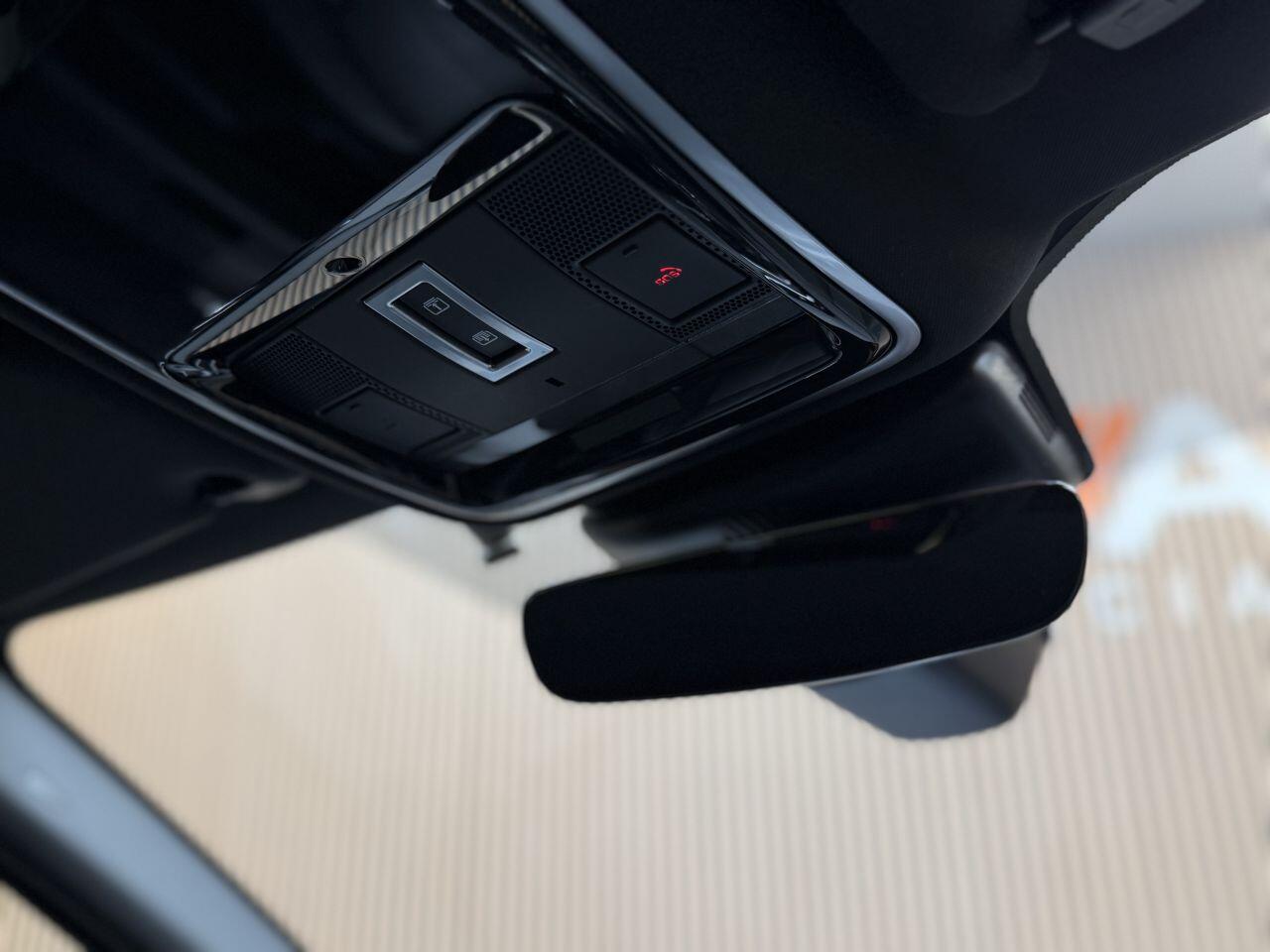 Land Rover Range Rover Velar view 36