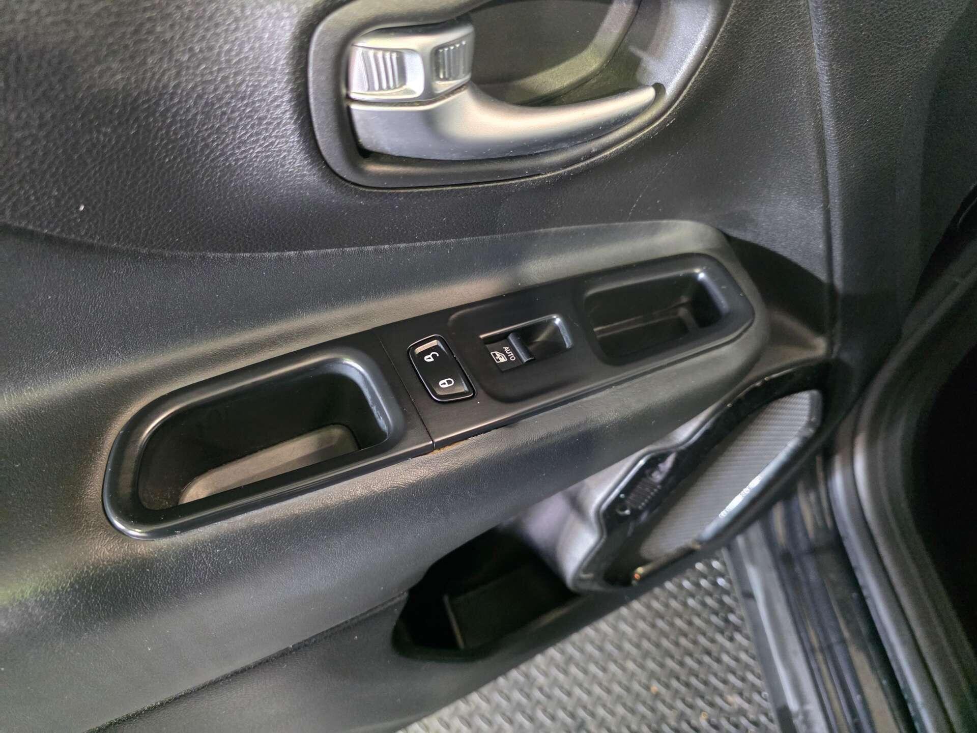 Jeep Renegade view 45