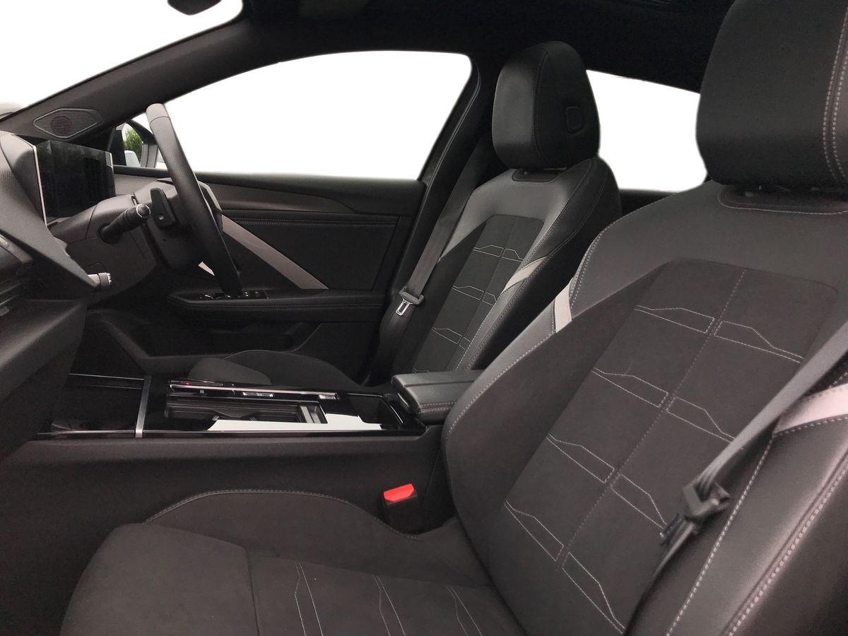 Vauxhall Astra view 6