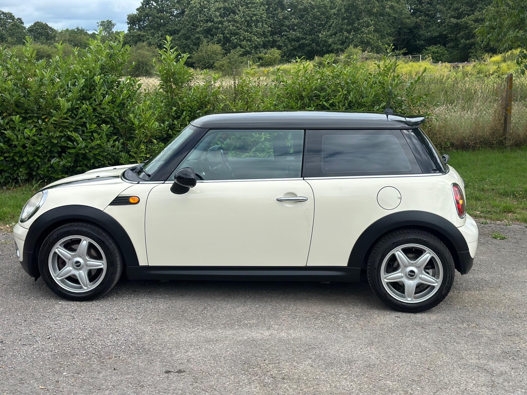 Mini Hatch view 16
