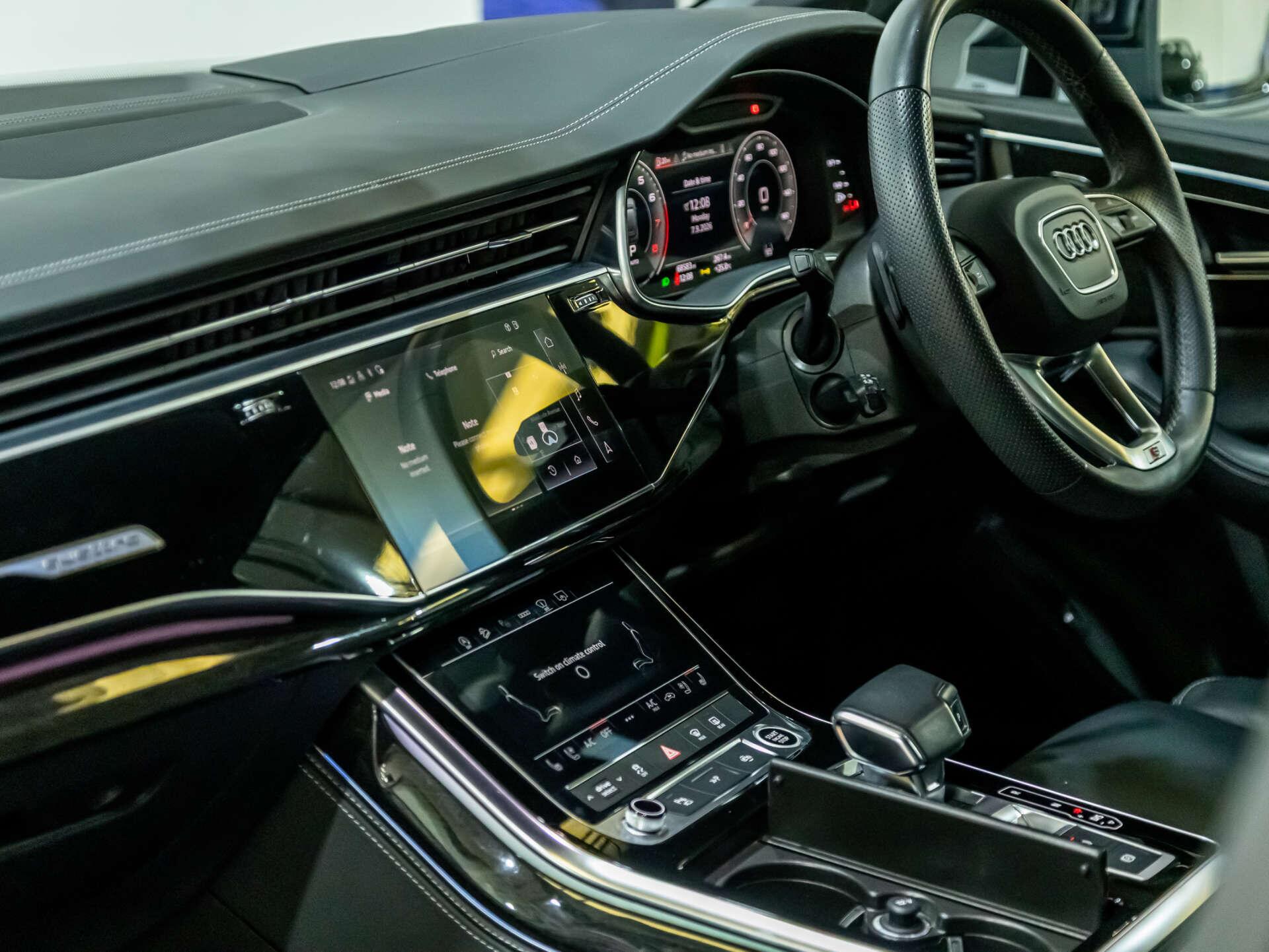 Audi Q7 view 53