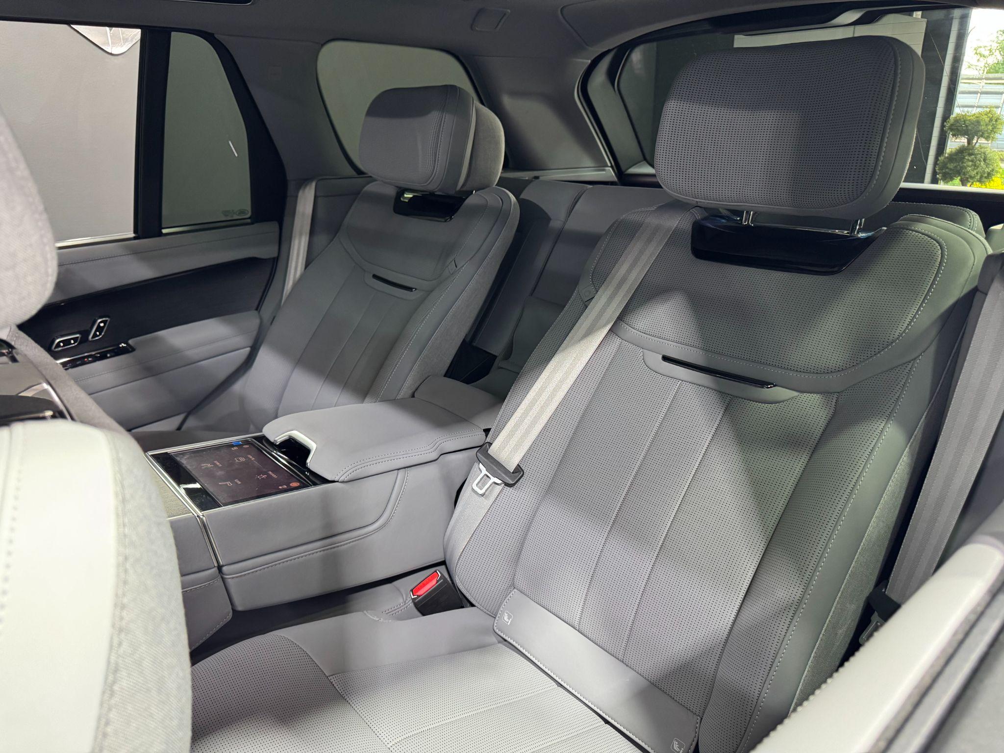 Land Rover Range Rover view 36