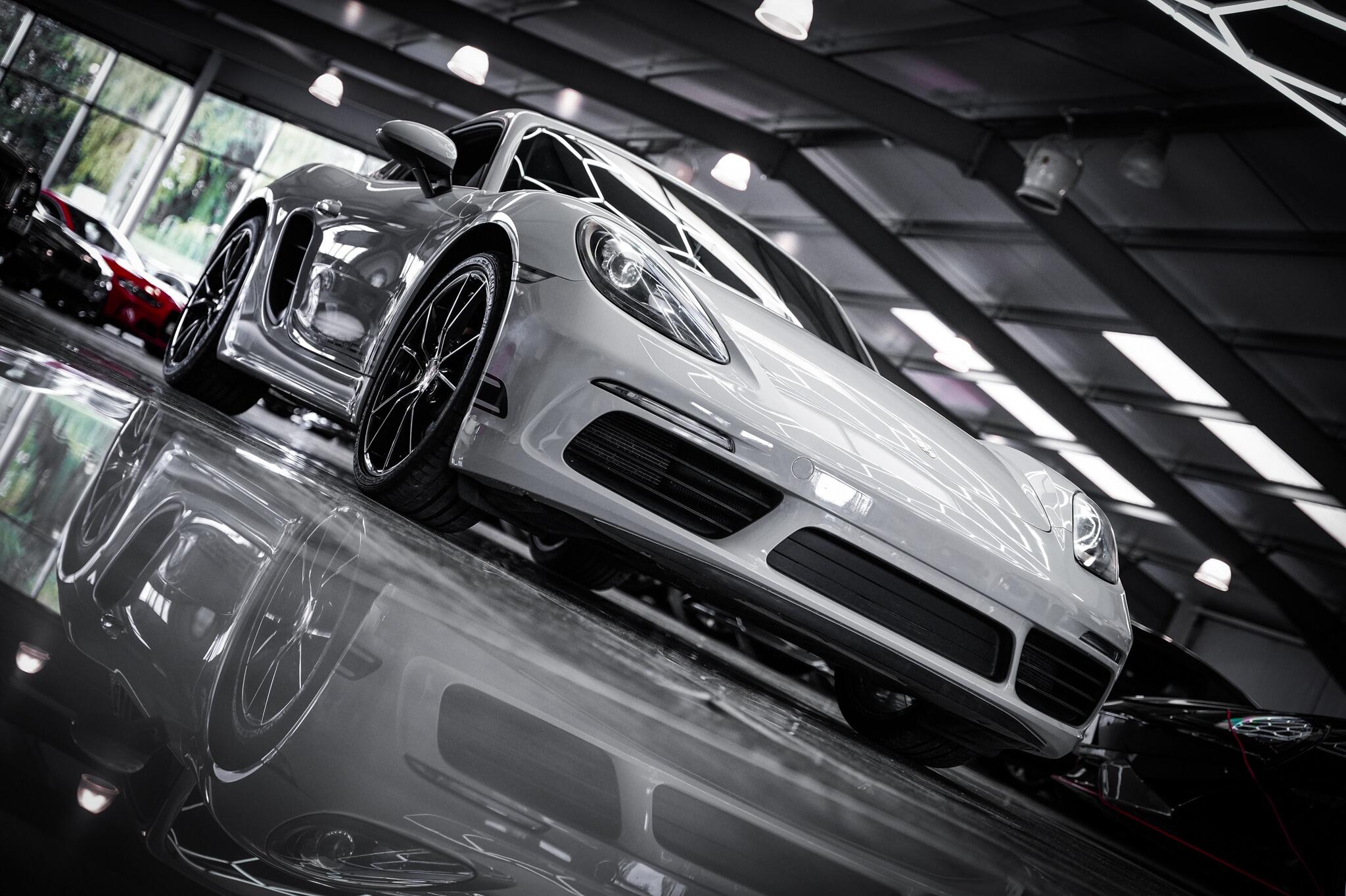 Porsche Cayman view 30