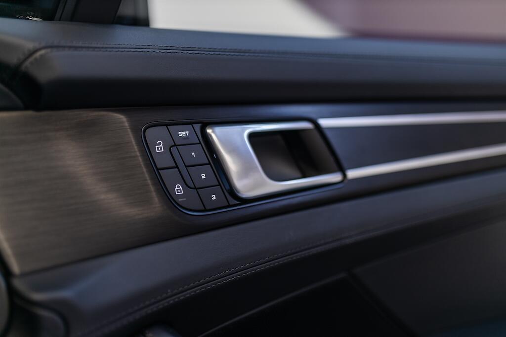Porsche Panamera view 26