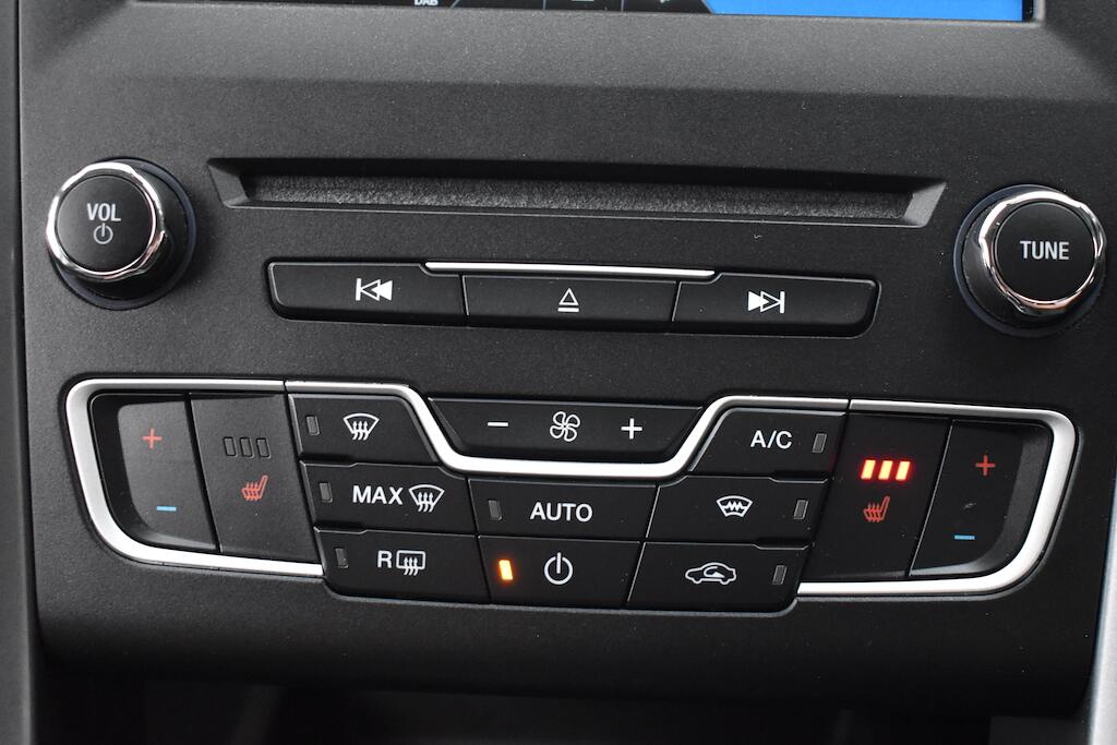 Ford Mondeo view 65