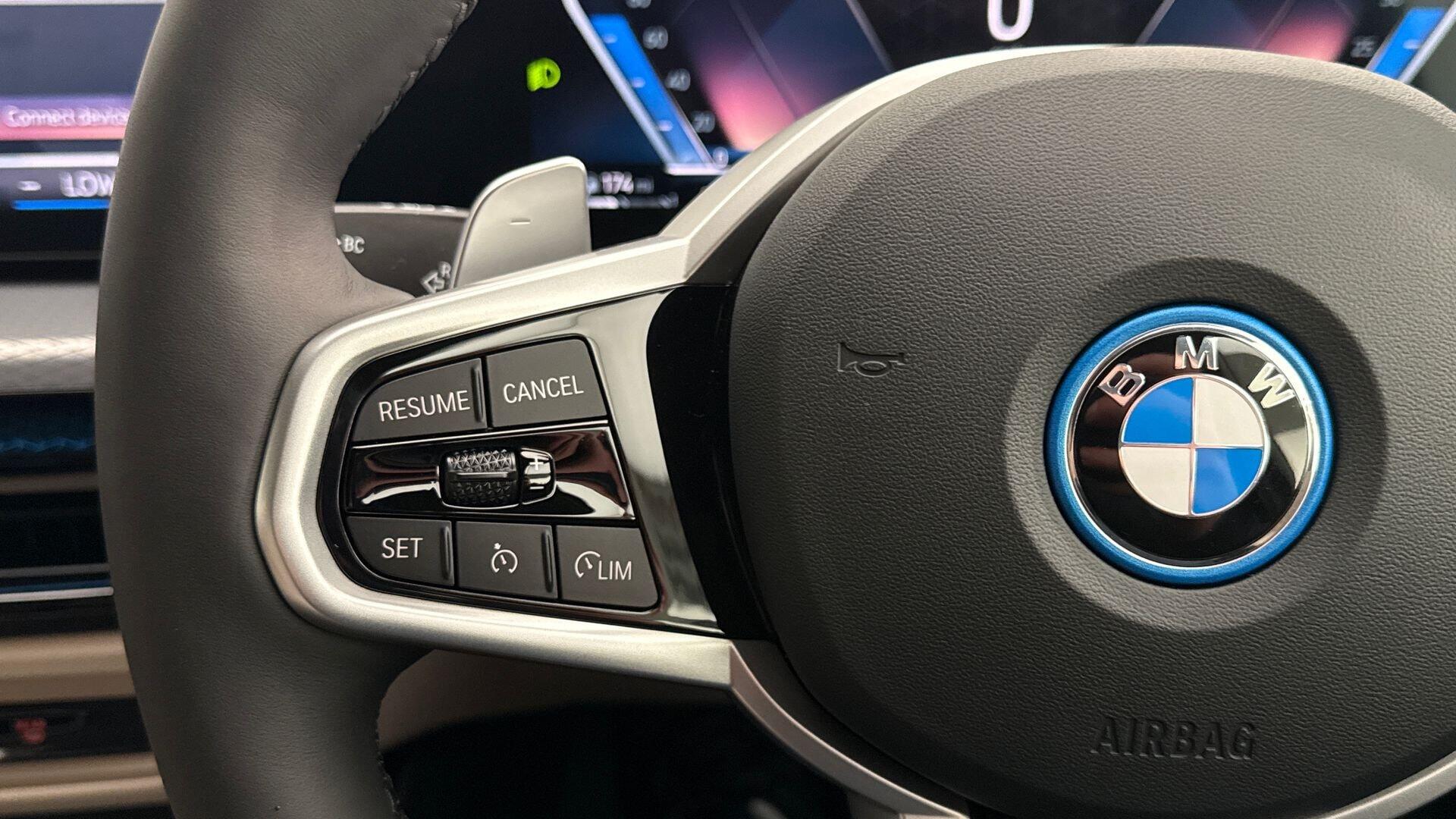 BMW 3 Series view 17