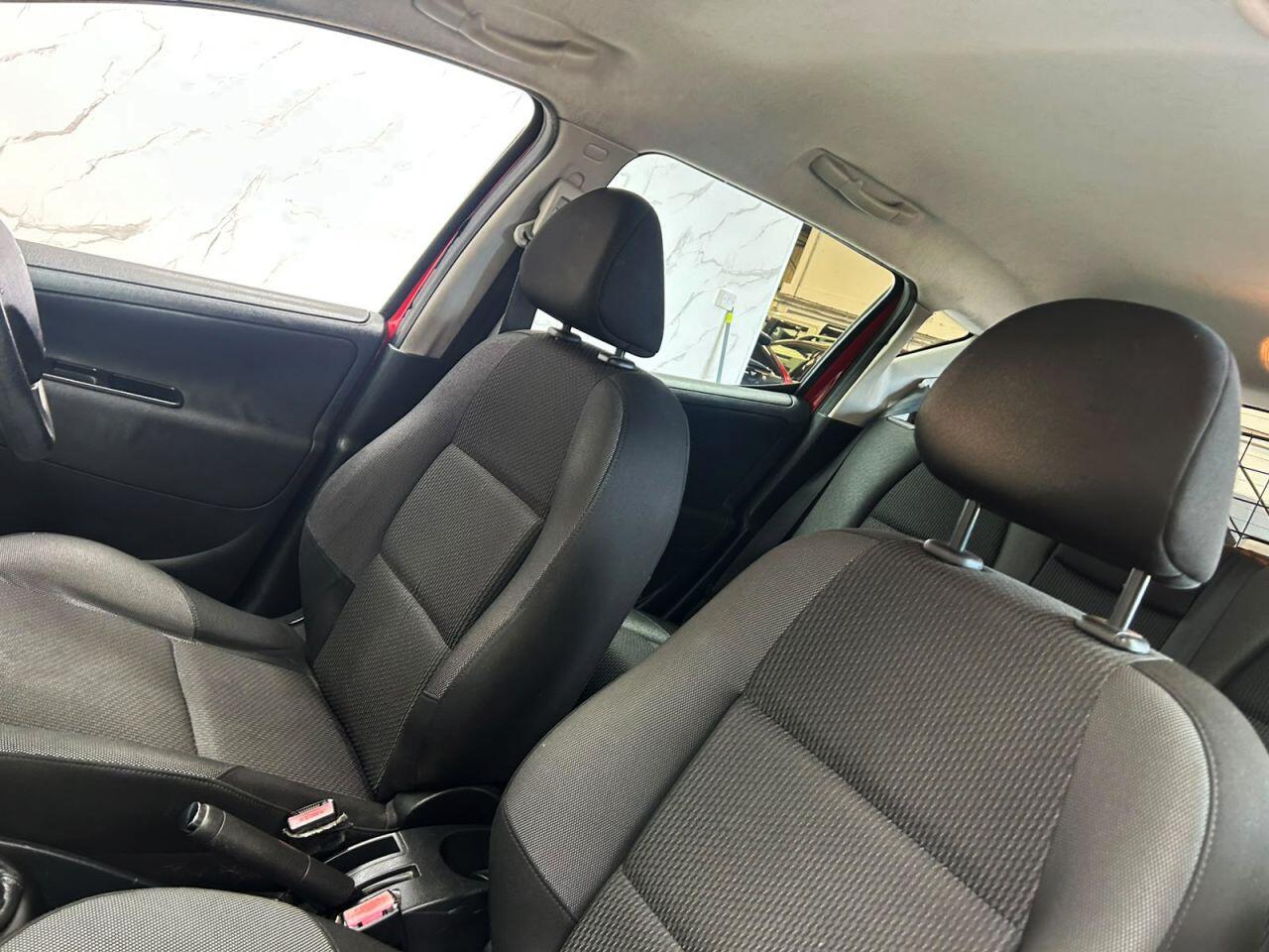 Peugeot 207 view 13
