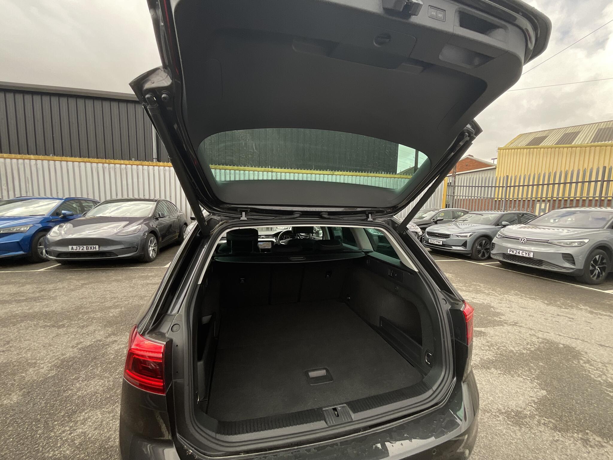 Volkswagen Passat view 31