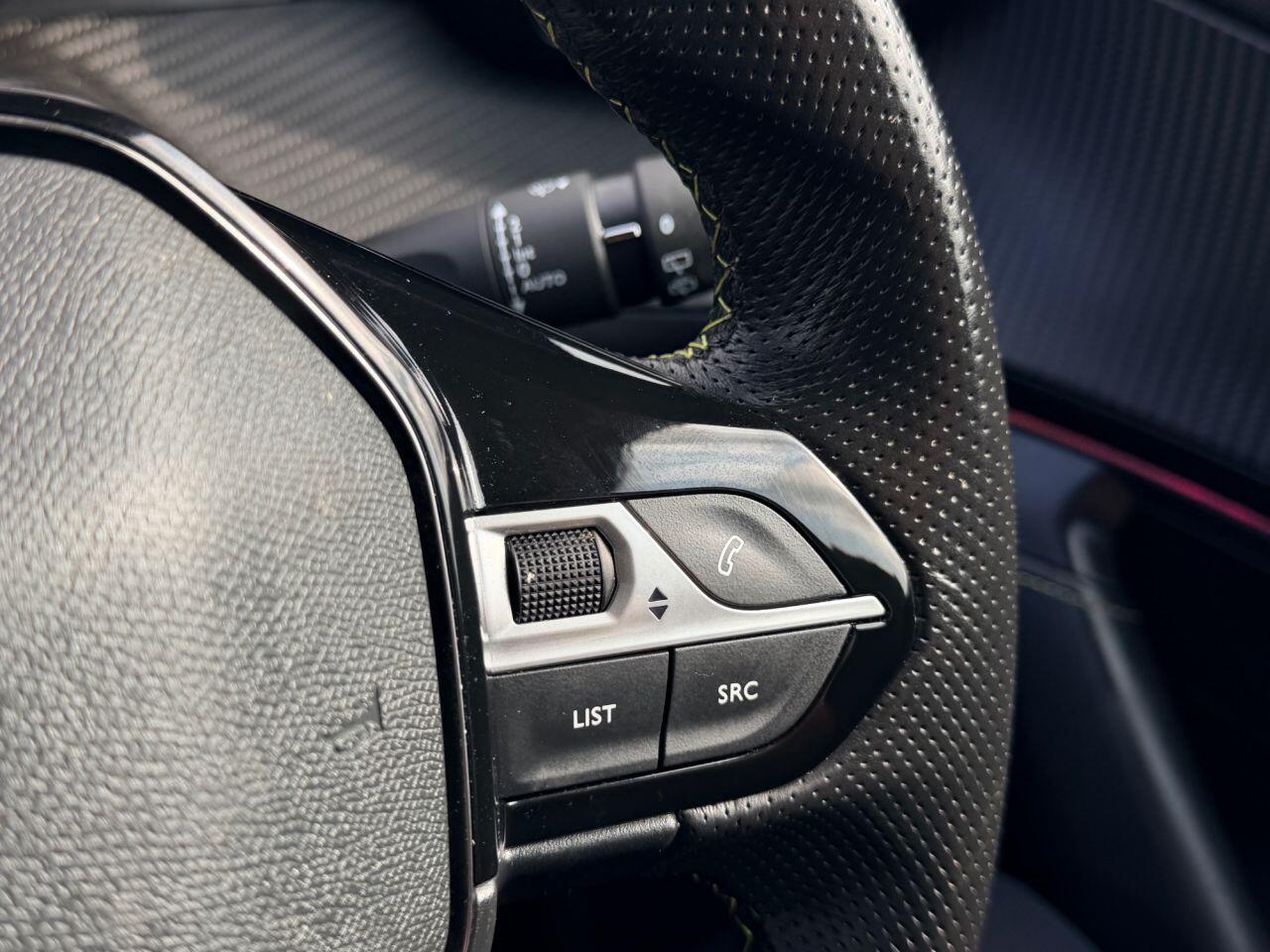 Peugeot E-2008 view 31