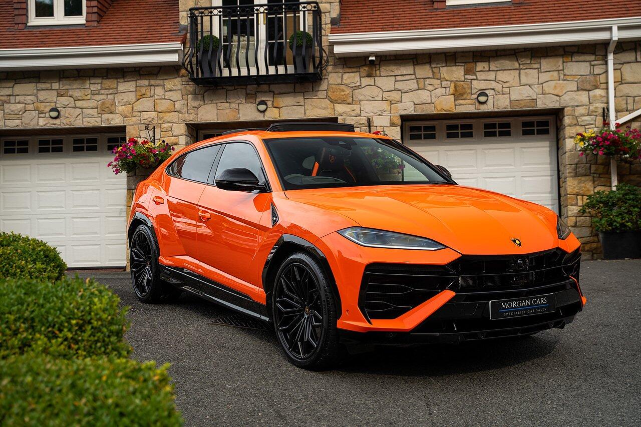 Lamborghini Urus view 97
