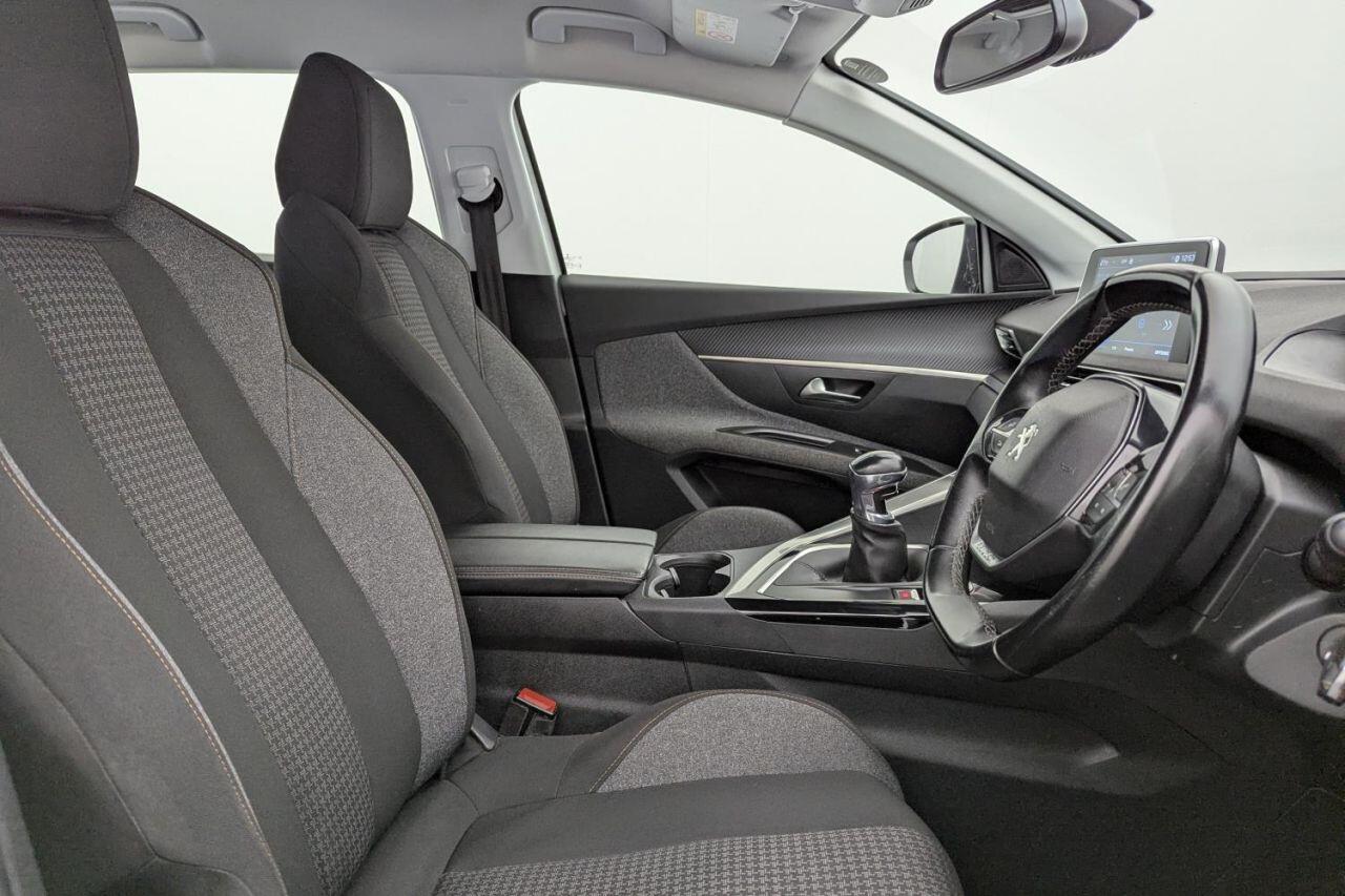 Peugeot 5008 view 3