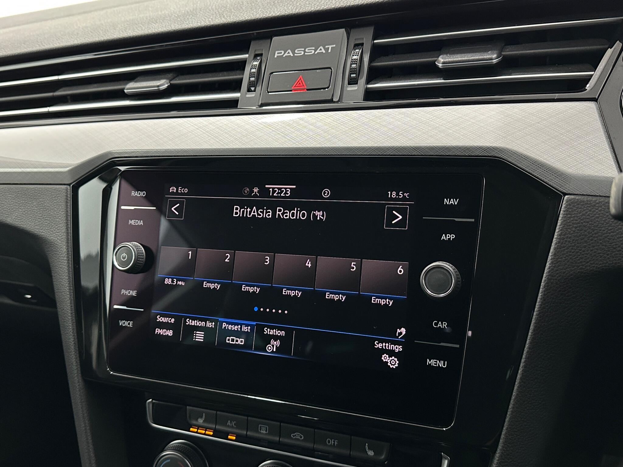 Volkswagen Passat view 26