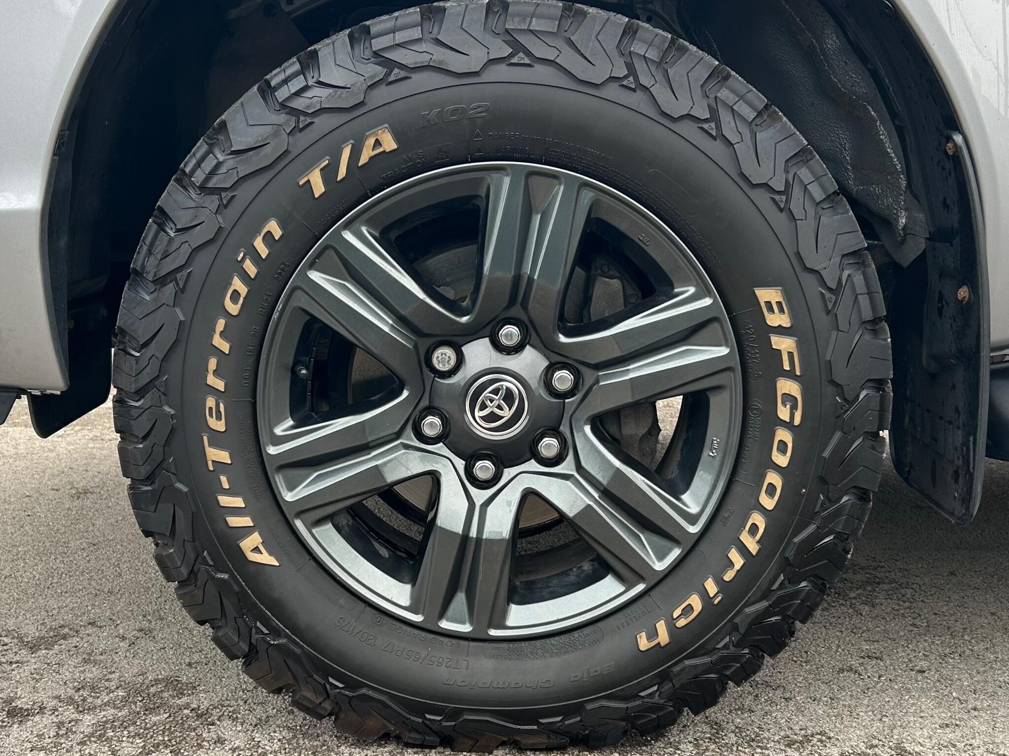 Toyota Hilux view 11