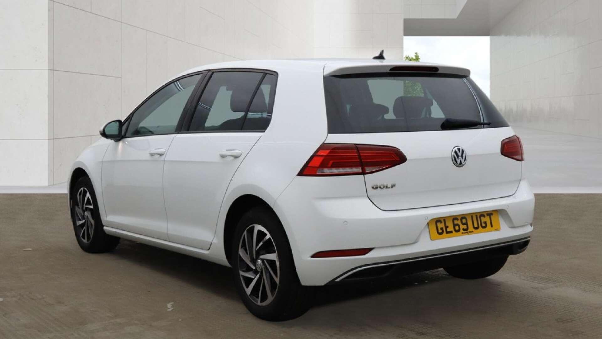 Volkswagen Golf view 3