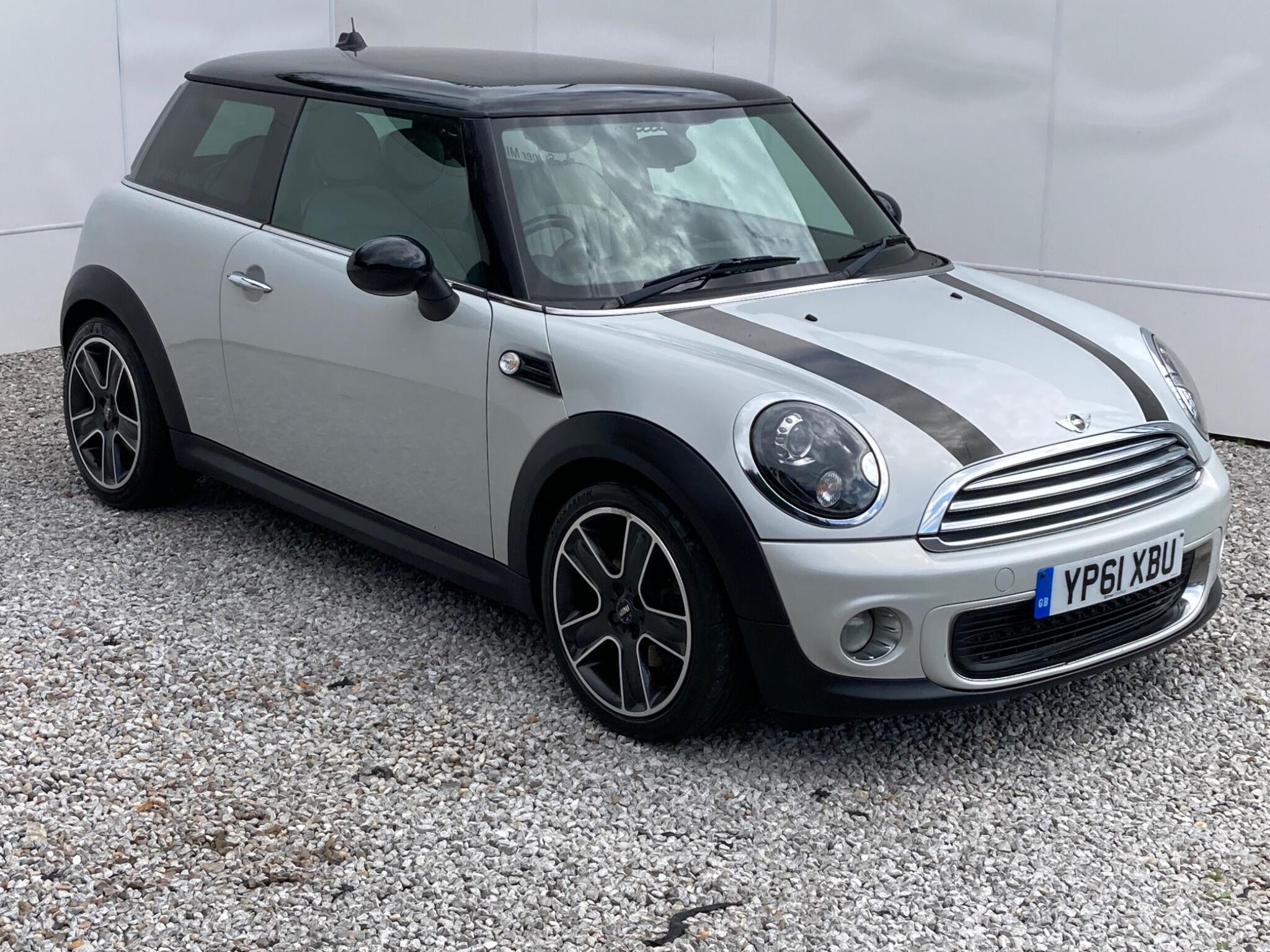 2011 MINI Hatch image 5