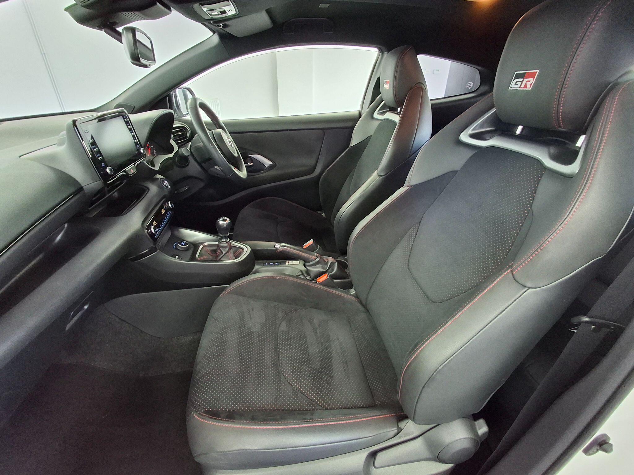 Toyota Yaris view 35