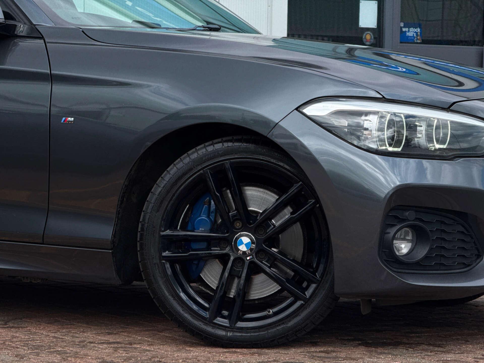 BMW 1 Series view 9