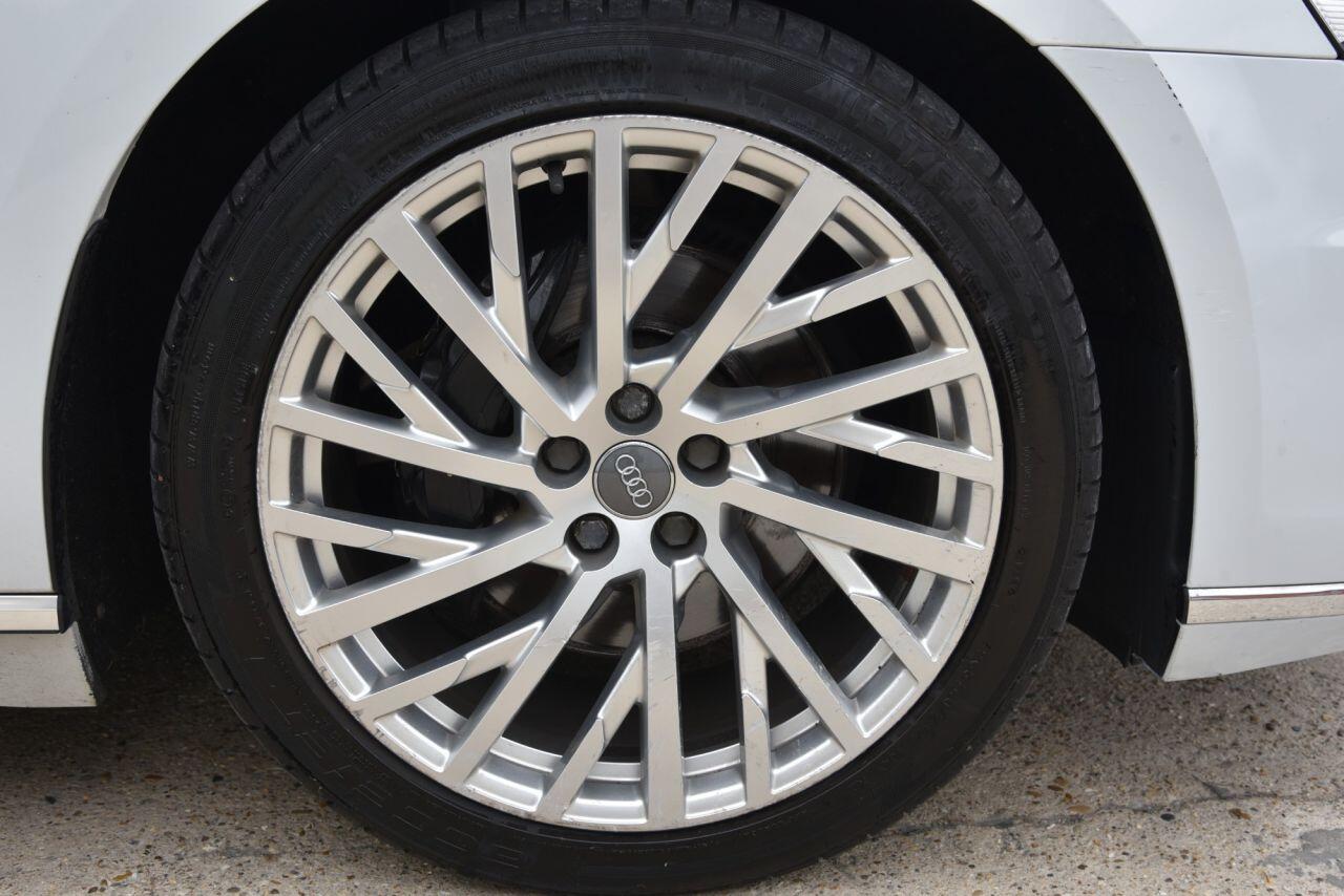 Audi A8 view 67