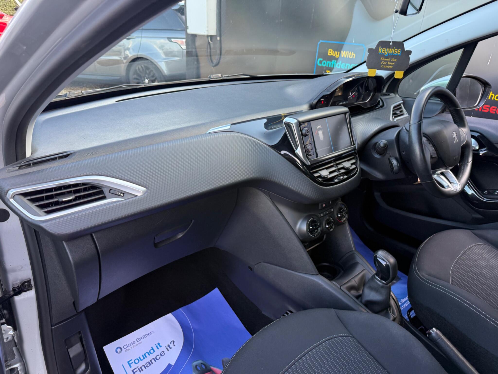 Peugeot 208 view 22