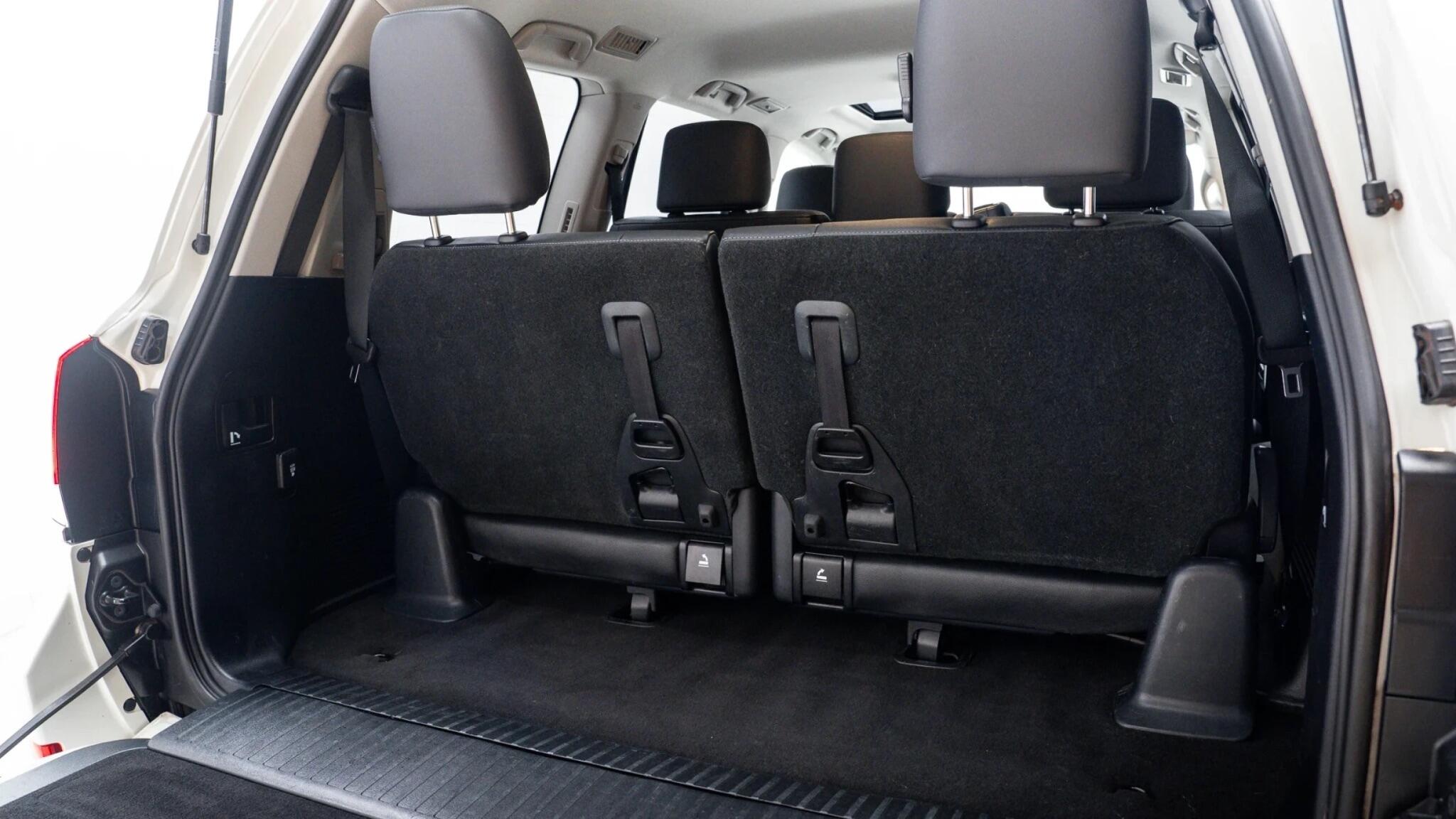 Toyota Land Cruiser view 16
