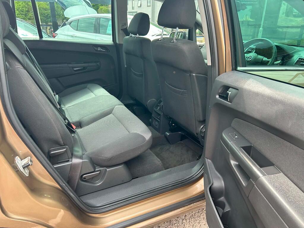 Vauxhall Zafira view 12