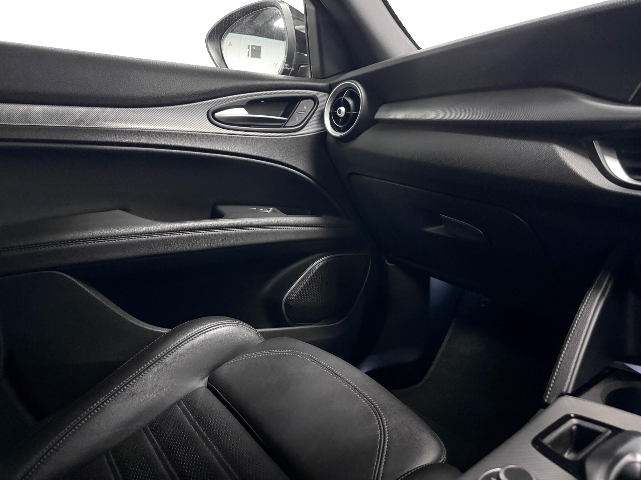 Alfa Romeo Stelvio view 35