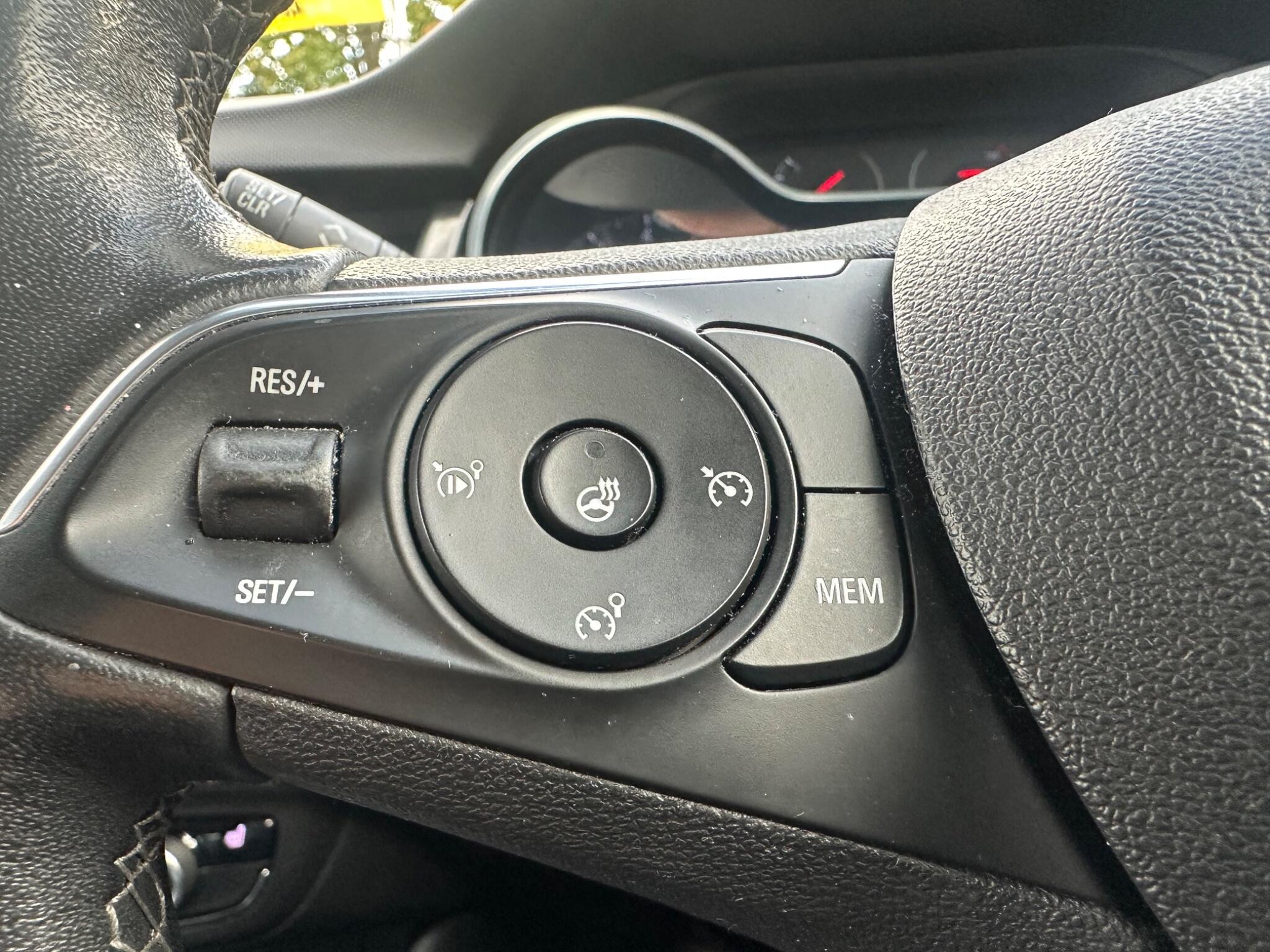 Vauxhall Crossland view 16