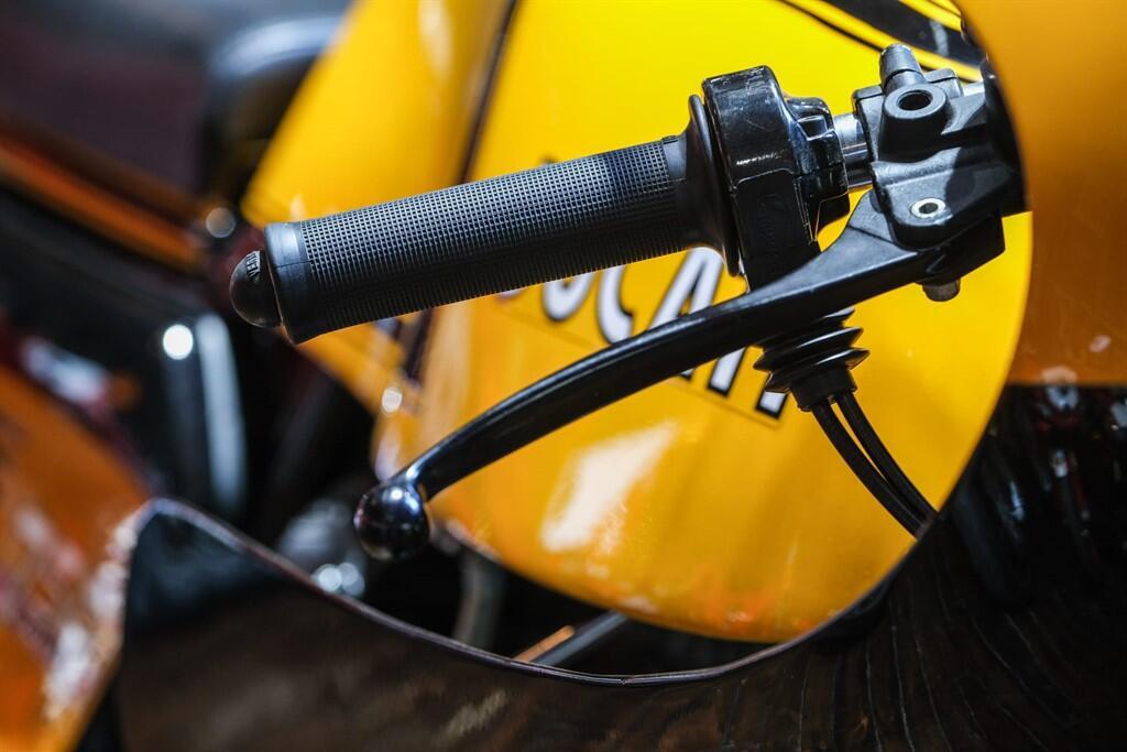 Ducati 750 view 11