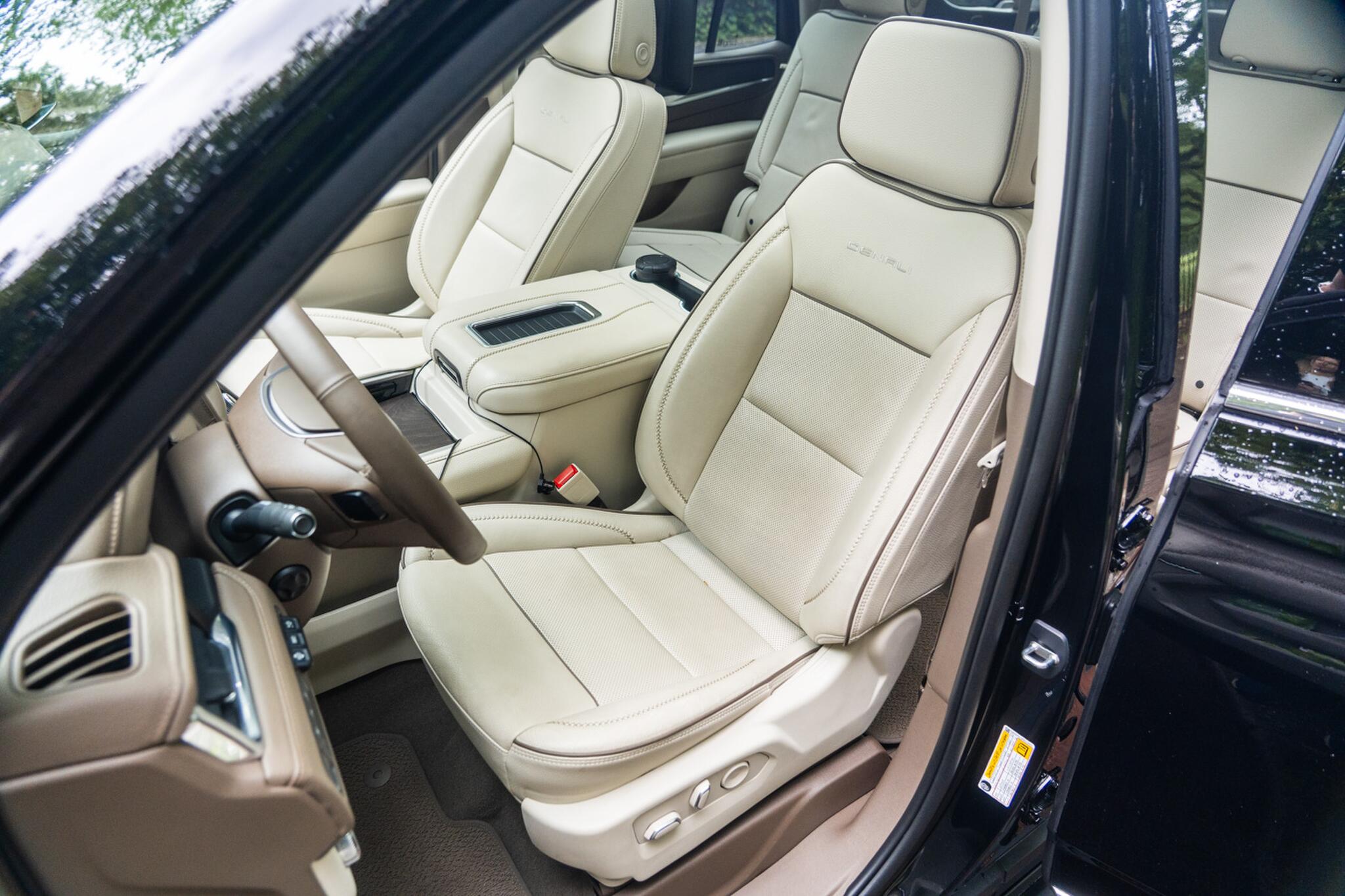 GMC Yukon view 26