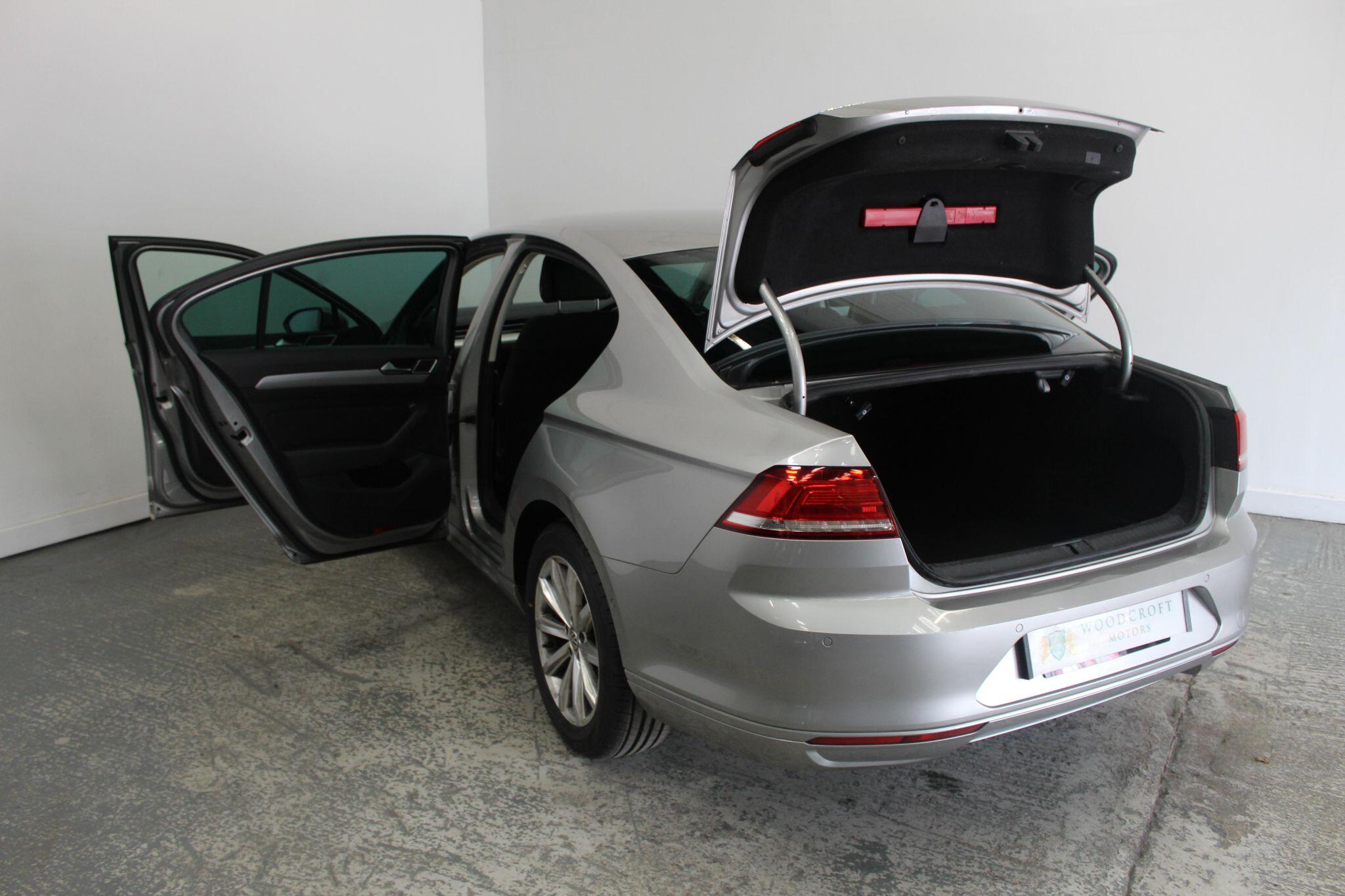 Volkswagen Passat view 22