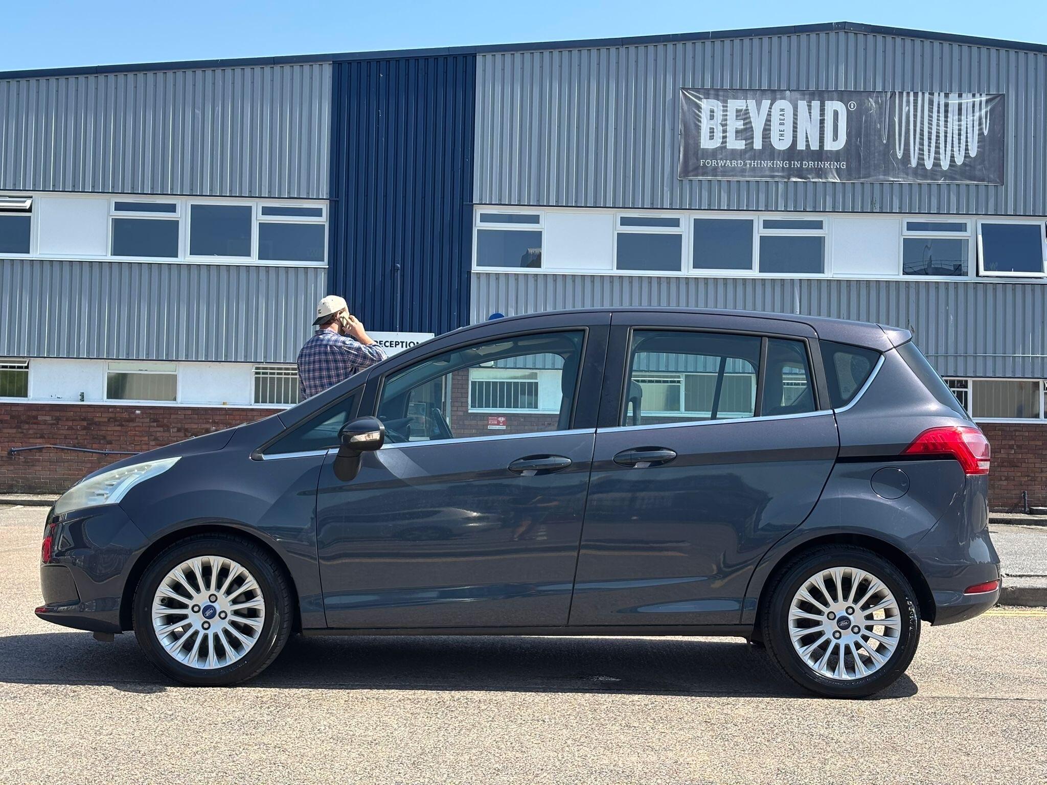 Ford B-Max view 9