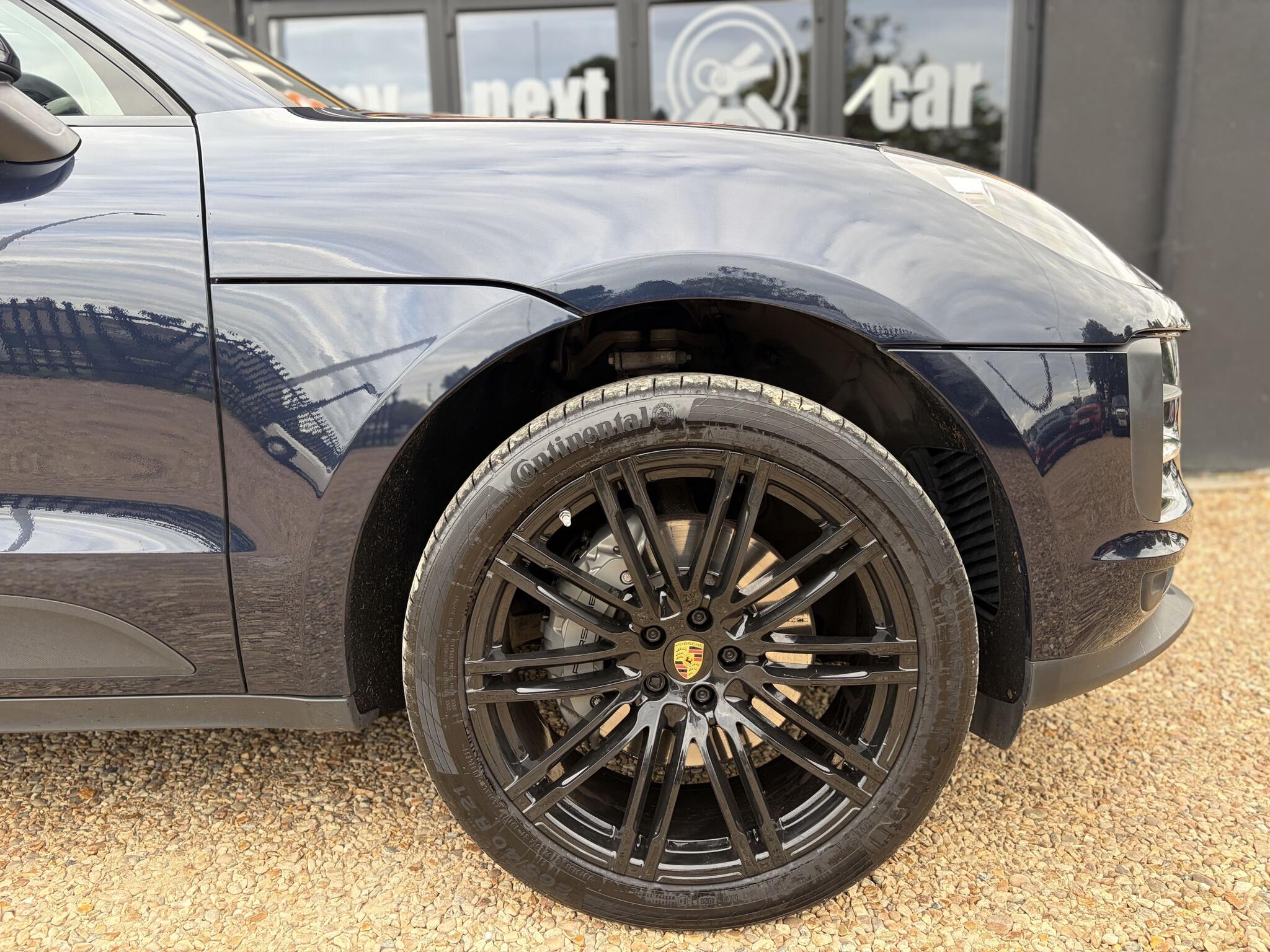 Porsche Macan view 12