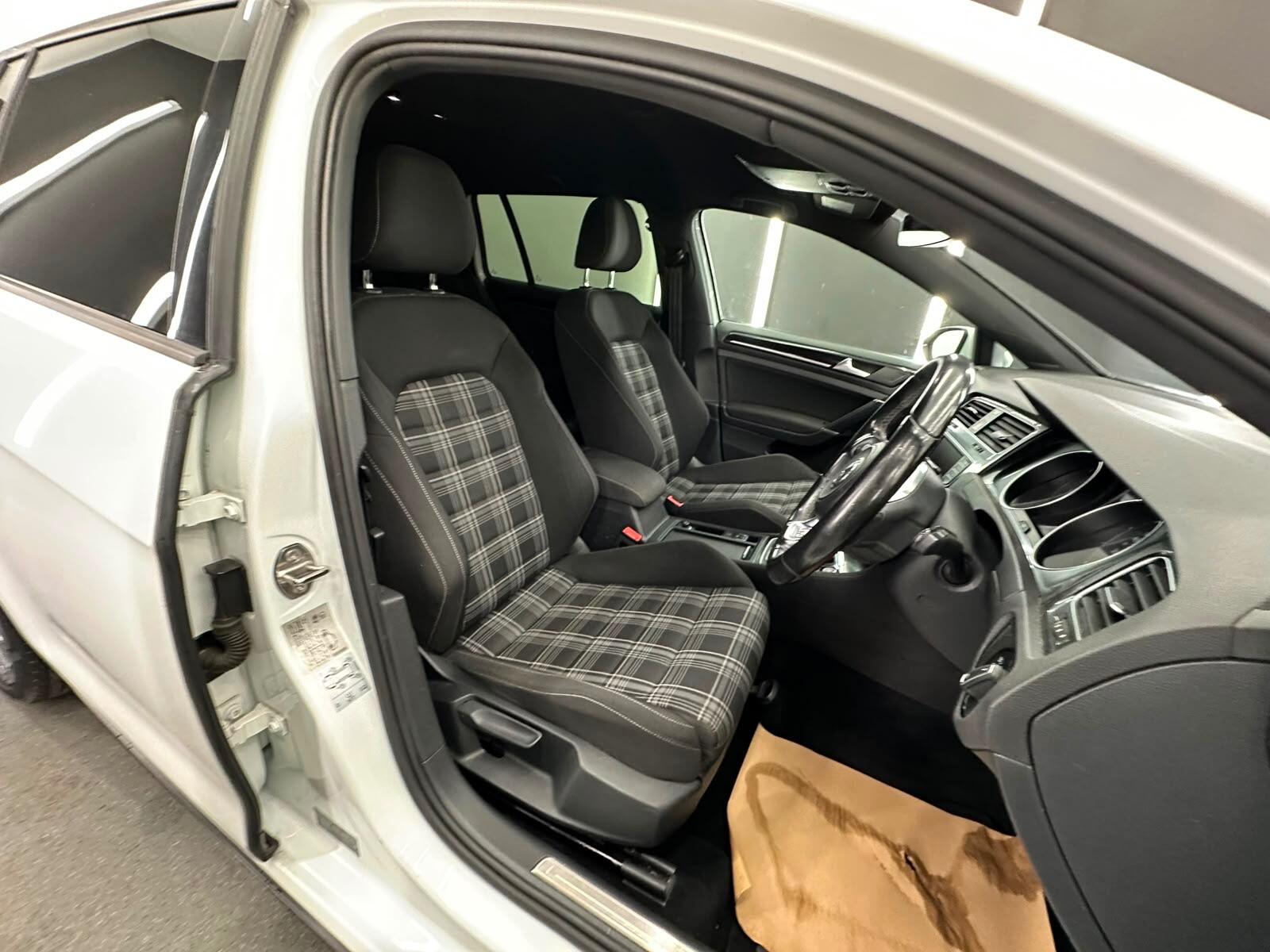 Volkswagen Golf view 22