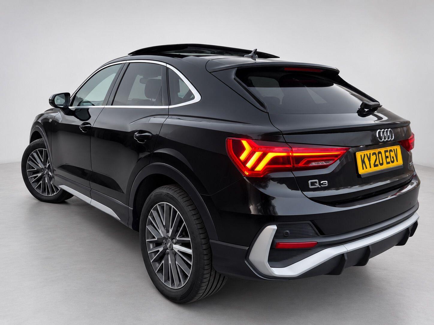 Audi Q3 view 11