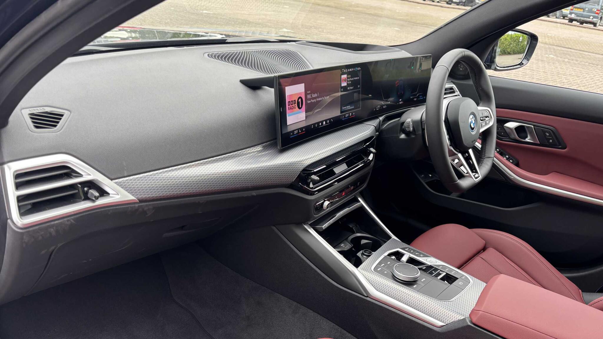 BMW 3 Series view 11