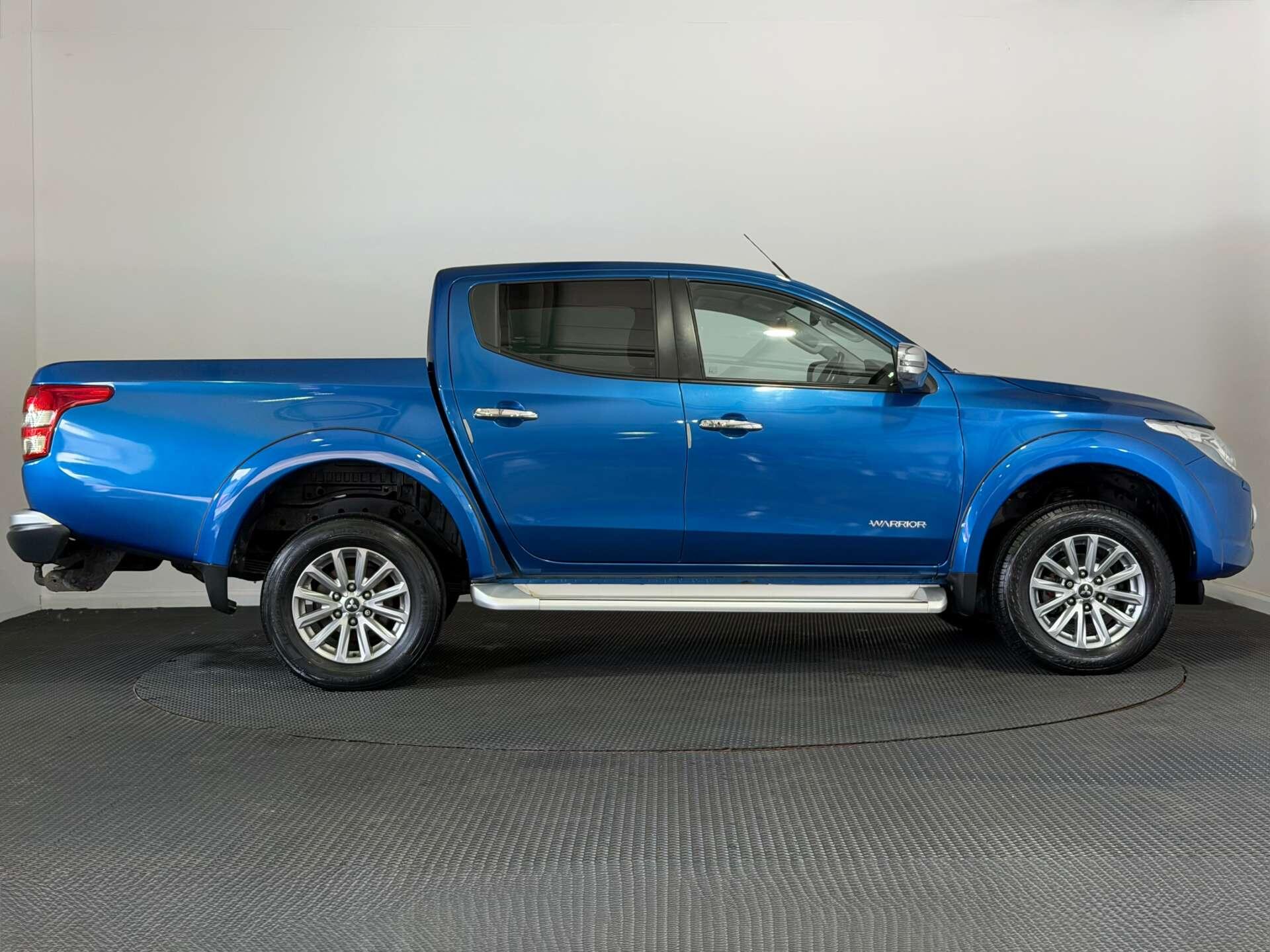 Mitsubishi L200 view 8